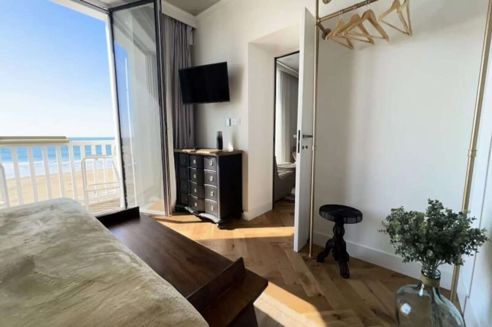 Maison R&eacute;gent & Spa - Un Si Bel Horizon-Image-tags.