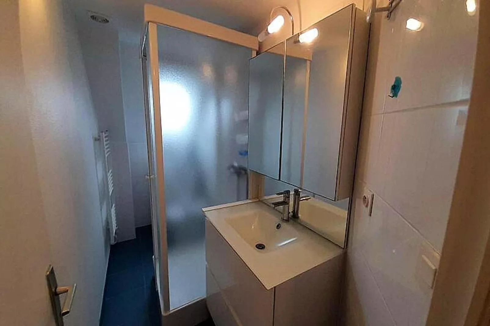 Résidence Kermaria-Bathroom