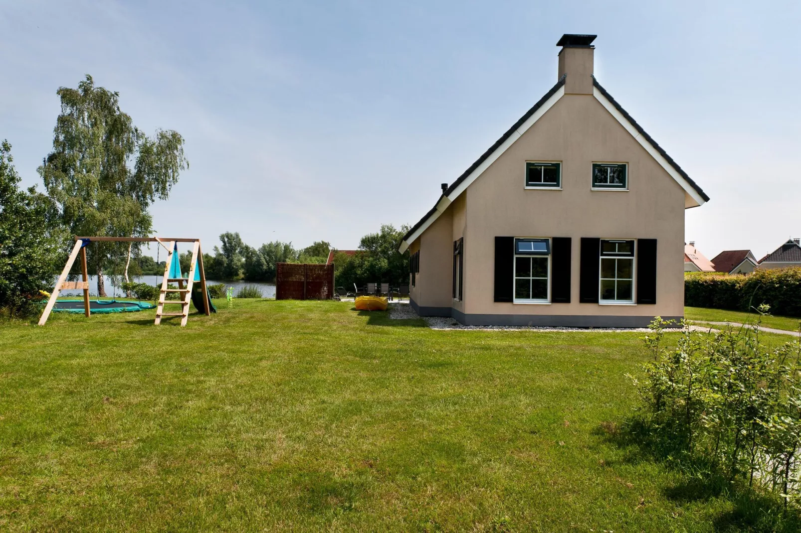 10 pers Lieskehuis Wellness de luxe met sauna buitenspa en toerboot-Exterior in summer