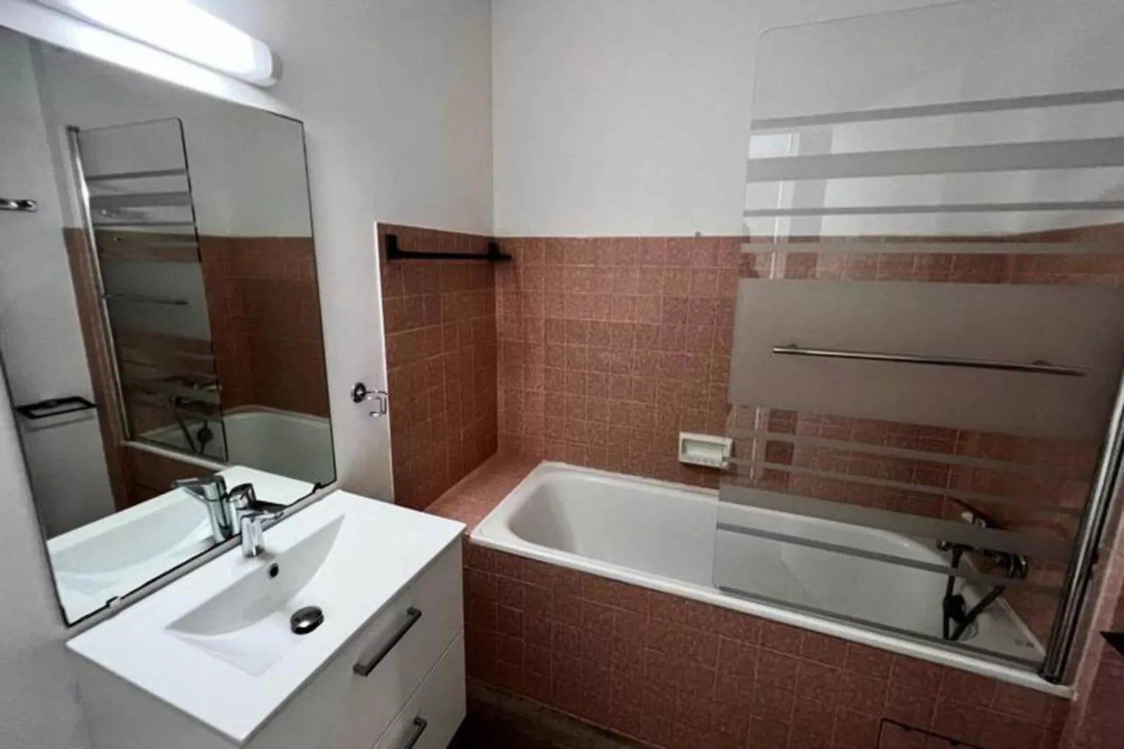 Résidence Dauphins-Salle de bain