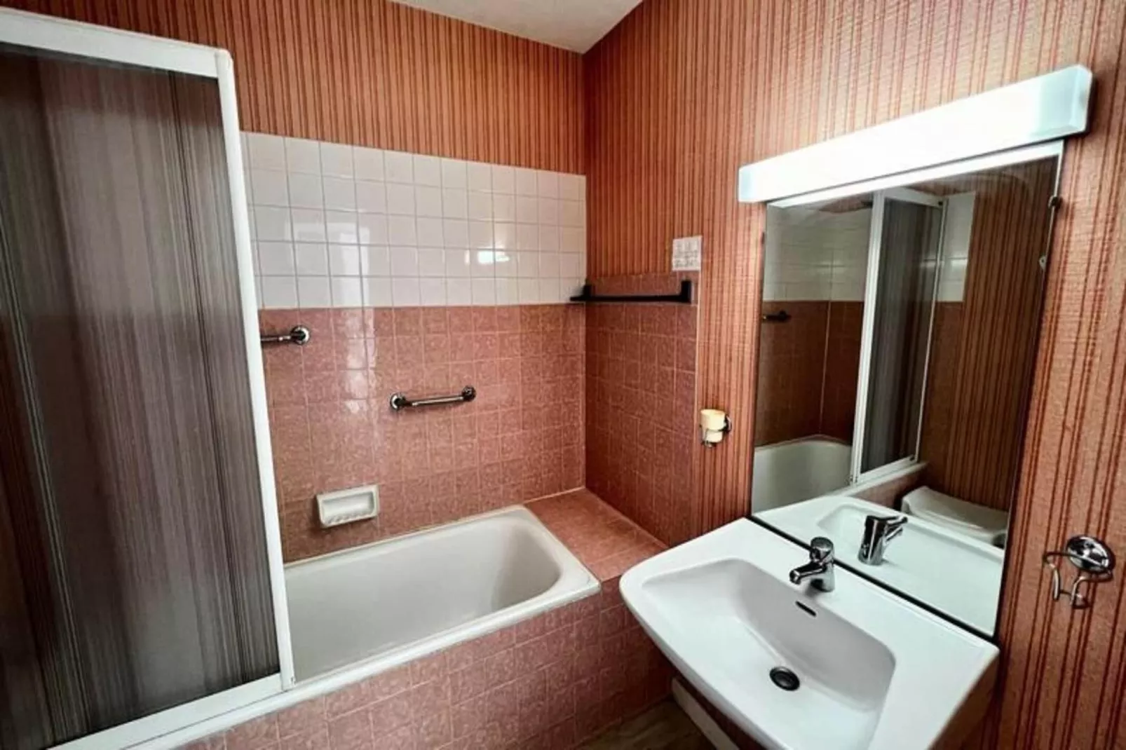 Résidence Dauphins-Salle de bain