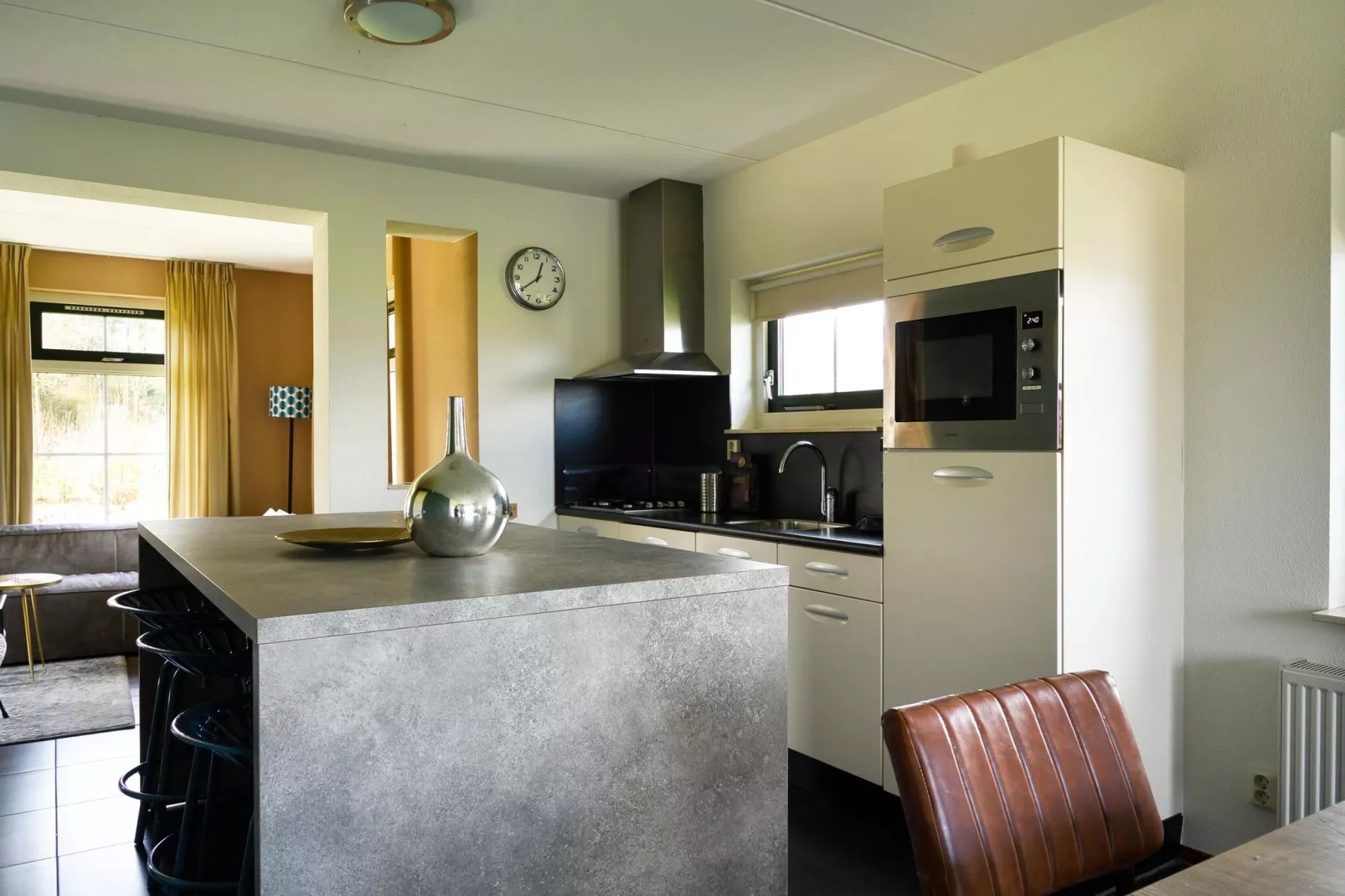 10 pers Lieskehuis Wellness de luxe met sauna buitenspa en toerboot-Kitchen