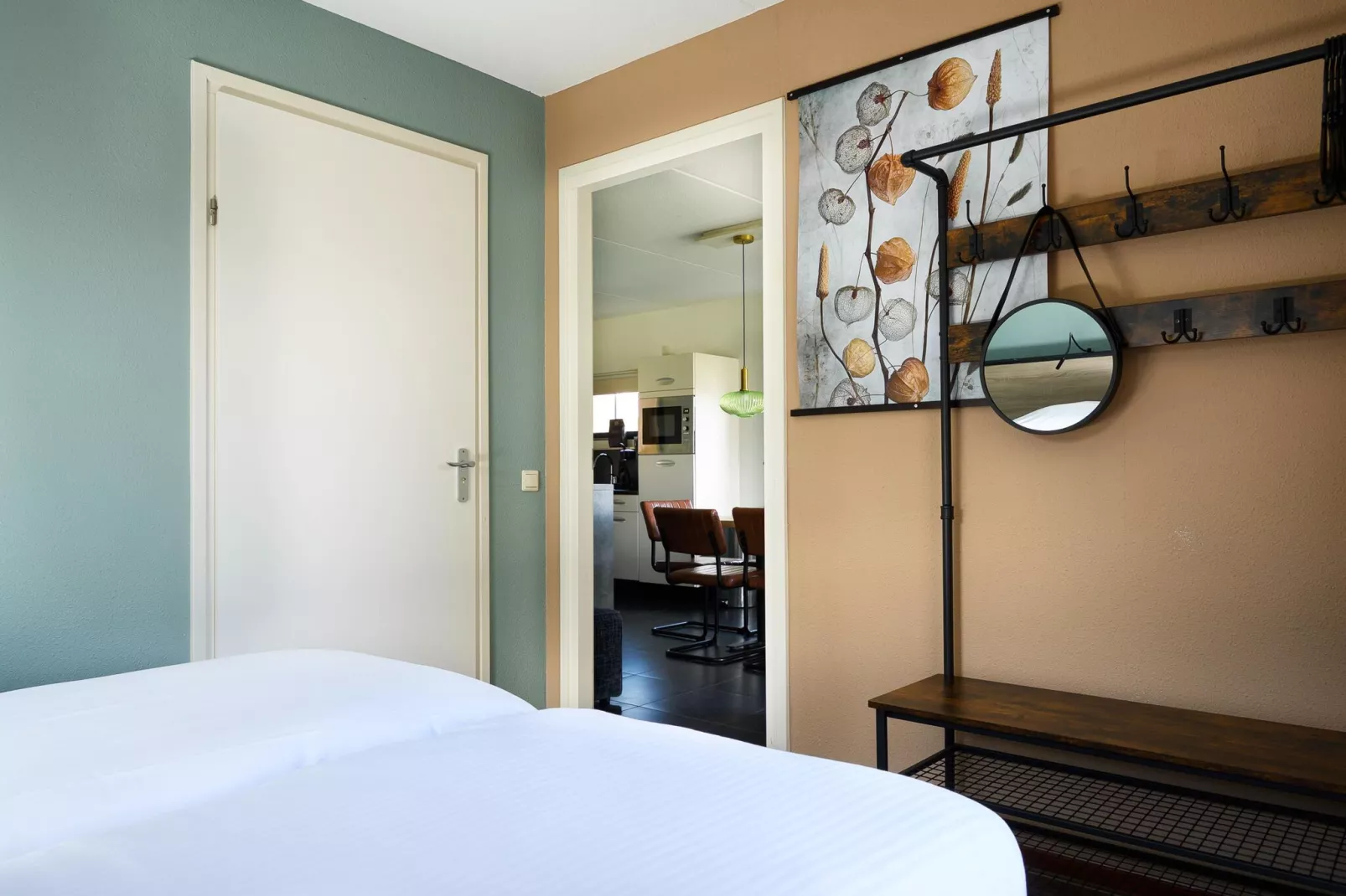 10 pers Lieskehuis Wellness de luxe met sauna buitenspa en toerboot-Bedroom