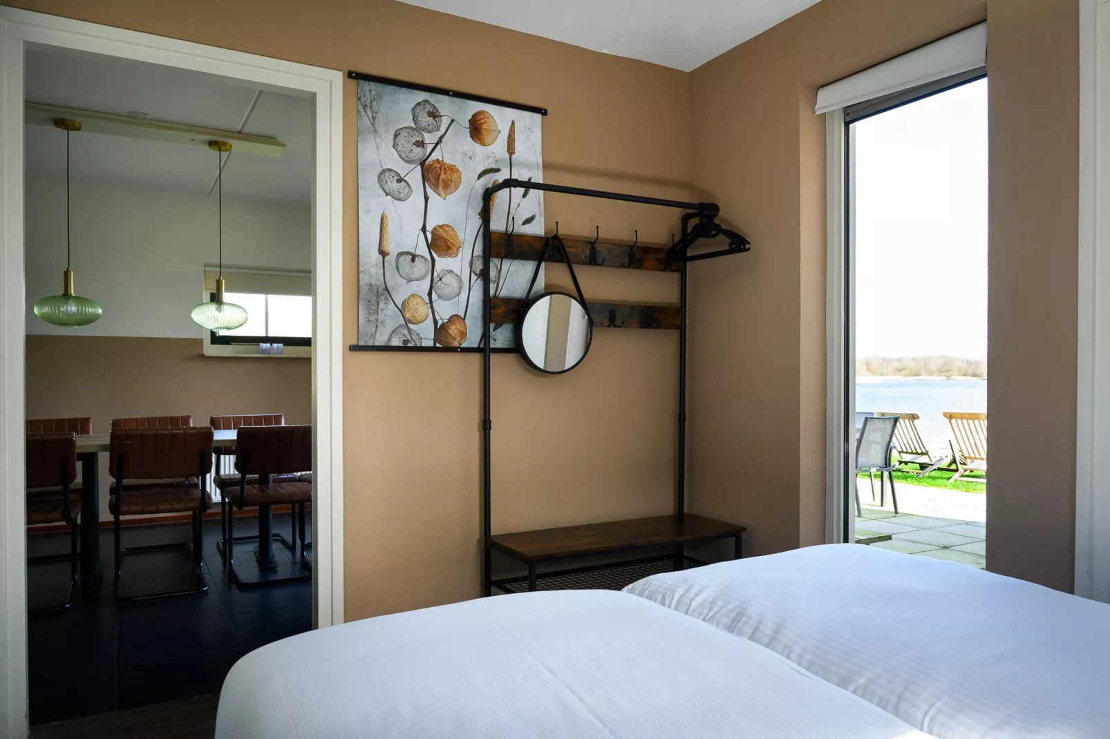 10 pers Lieskehuis Wellness de luxe met sauna buitenspa en toerboot-Bedroom