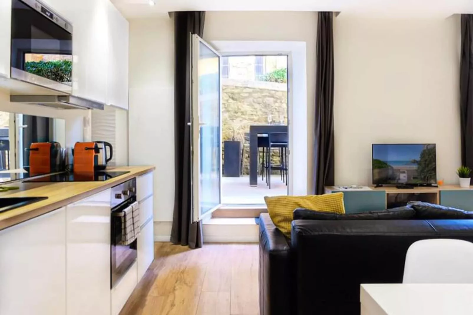 Magnifique T3 Tout Confort Avec Terrasse, Parking Et Vue Oc&eacute;an Pour 5-Living room