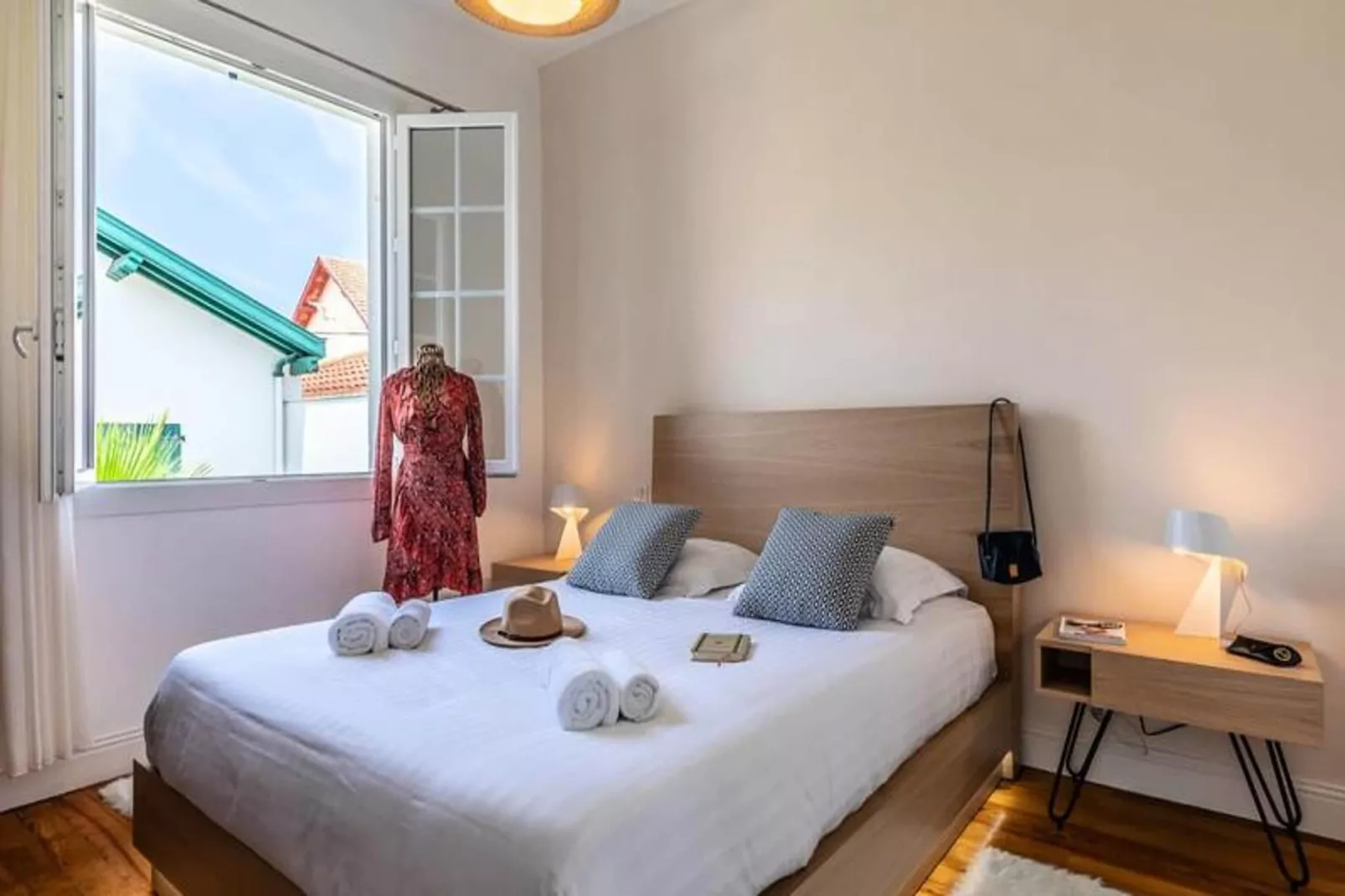 Superbe Appartement Plein De Charme Avec Balcon, 2ch, &agrave; 5min De La Plage-Bedroom