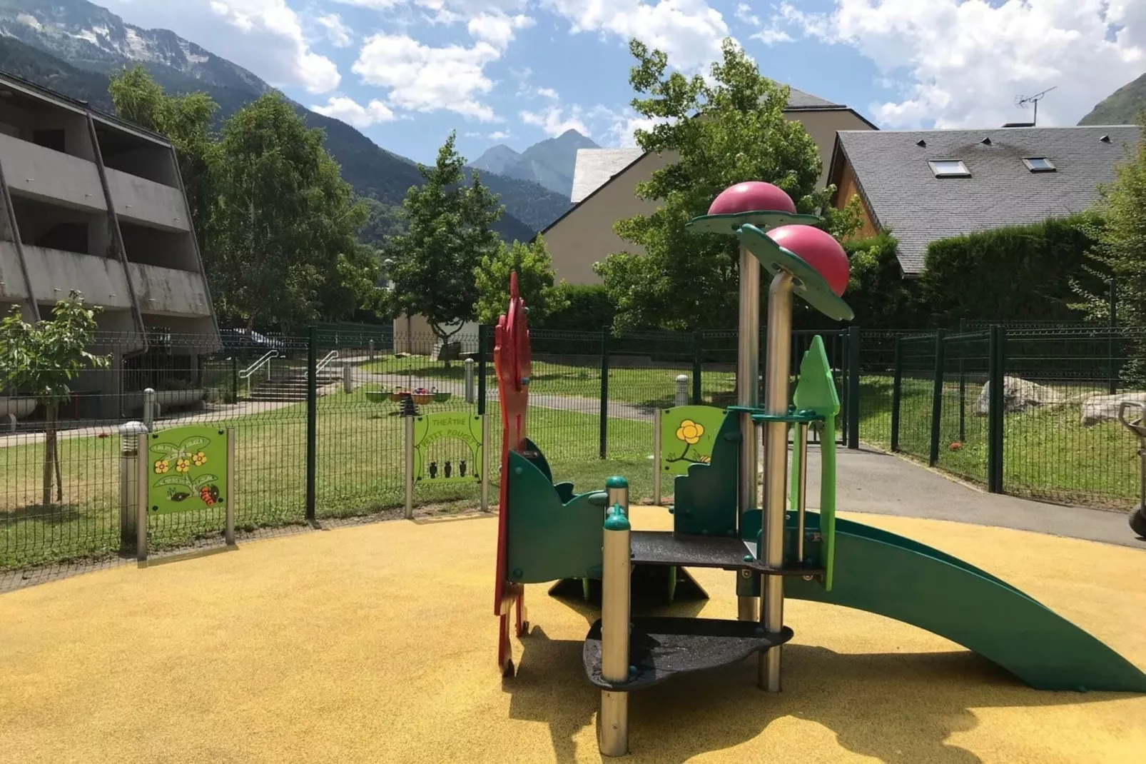 Résidence Valbelle C-Gardens in summer