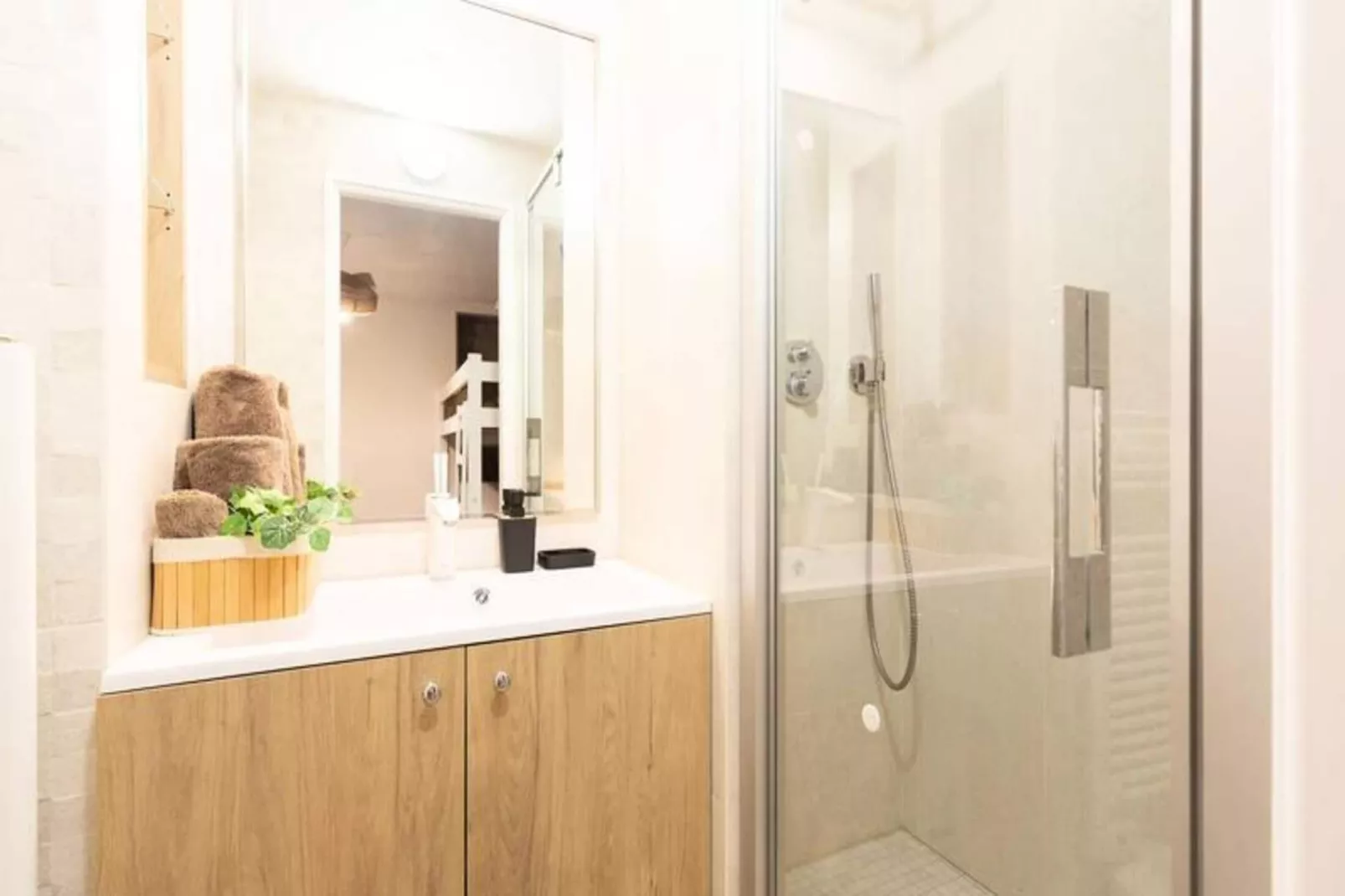 Résidence Barroude-Salle de bain