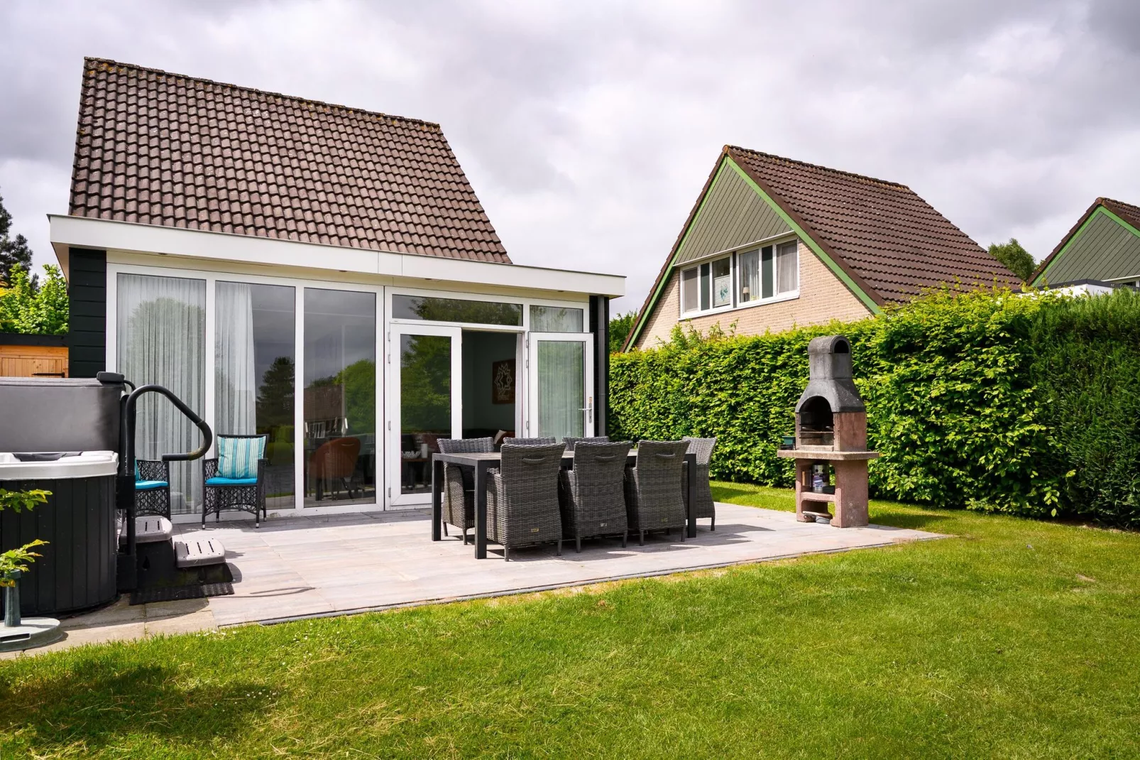 8 pers Westerwolde Prestige Welness met buitenspa-Gardens summer
