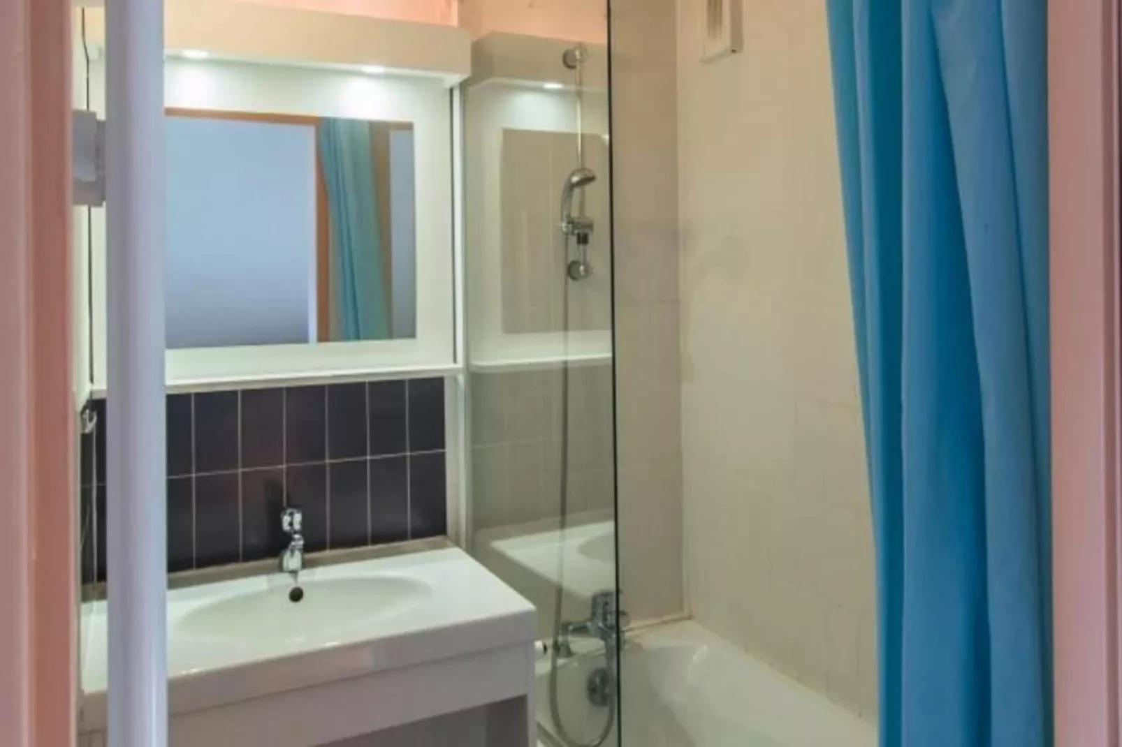 VVF Résidence Les Angles Pyrénées-Badezimmer