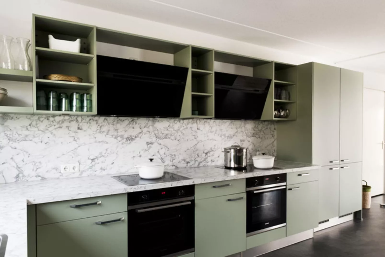 24 pers Pallertshuis Wellness de luxe met sauna en hout gestookte hottub-Kitchen