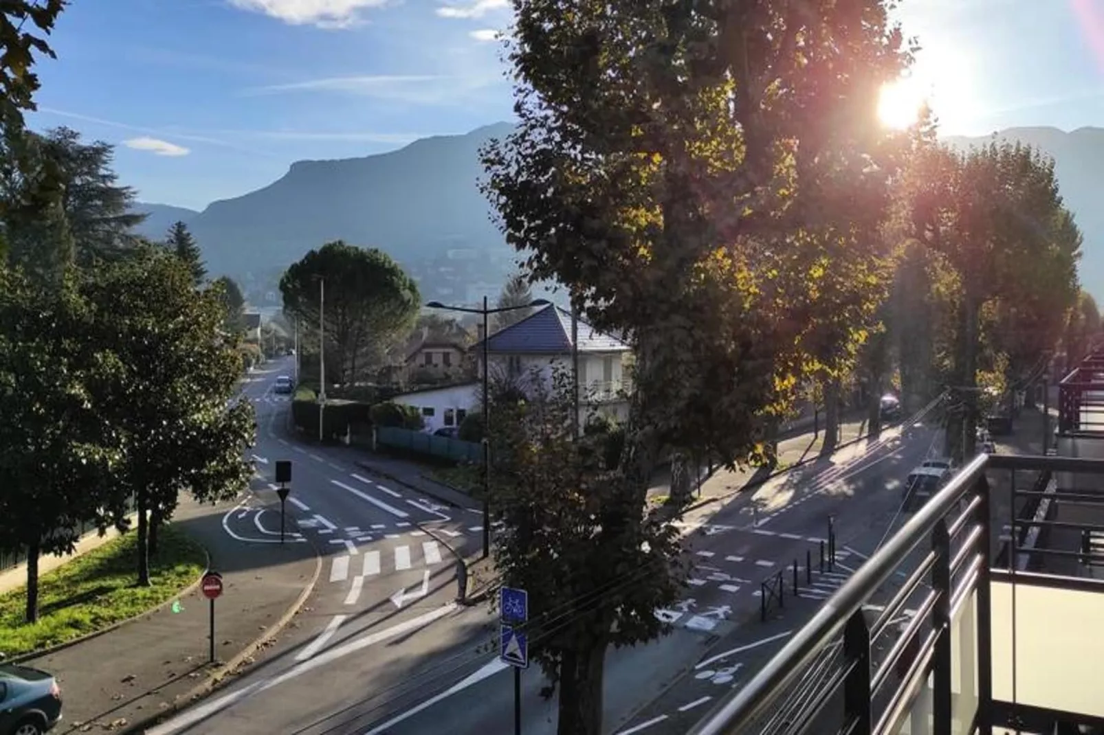 T2 Tout Neuf Entre Lac Et Centre-ville-View in summer