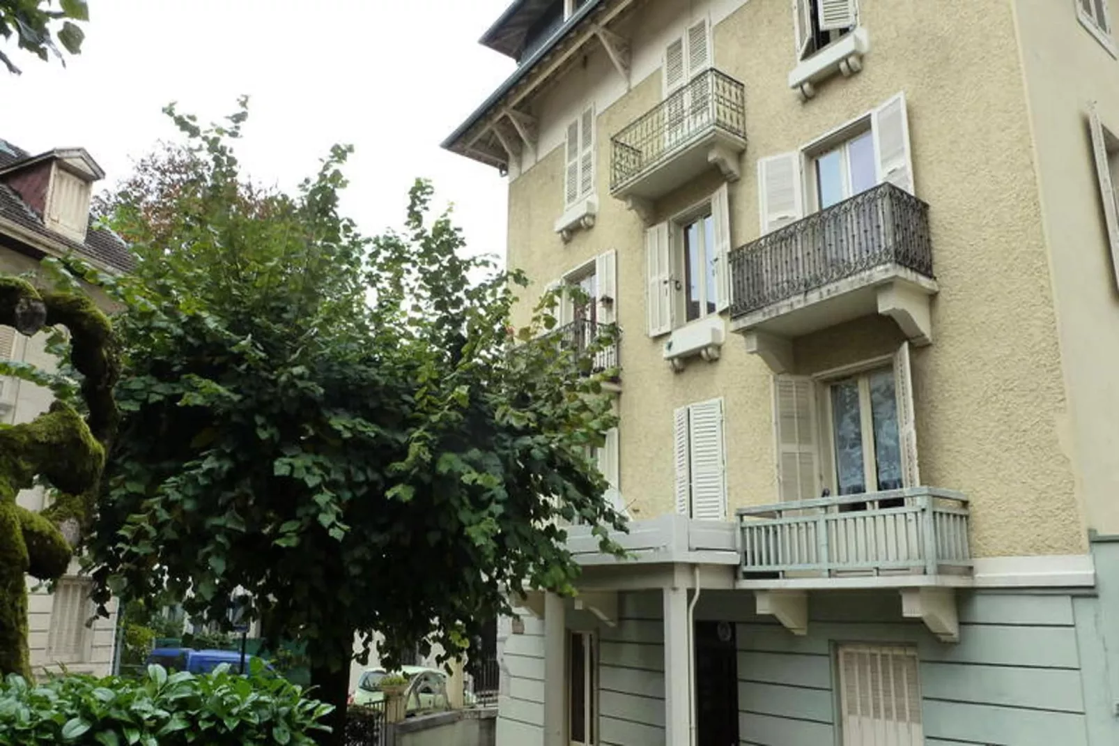 Résidence Le Juturna-Exterior in summer