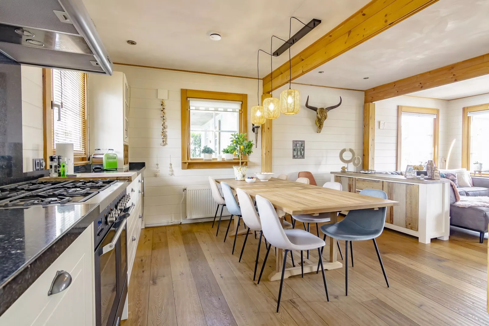 Groepswoning 2-11 personen aan het Zuidlaardermeer in Groningen met sloep optie-Dining room