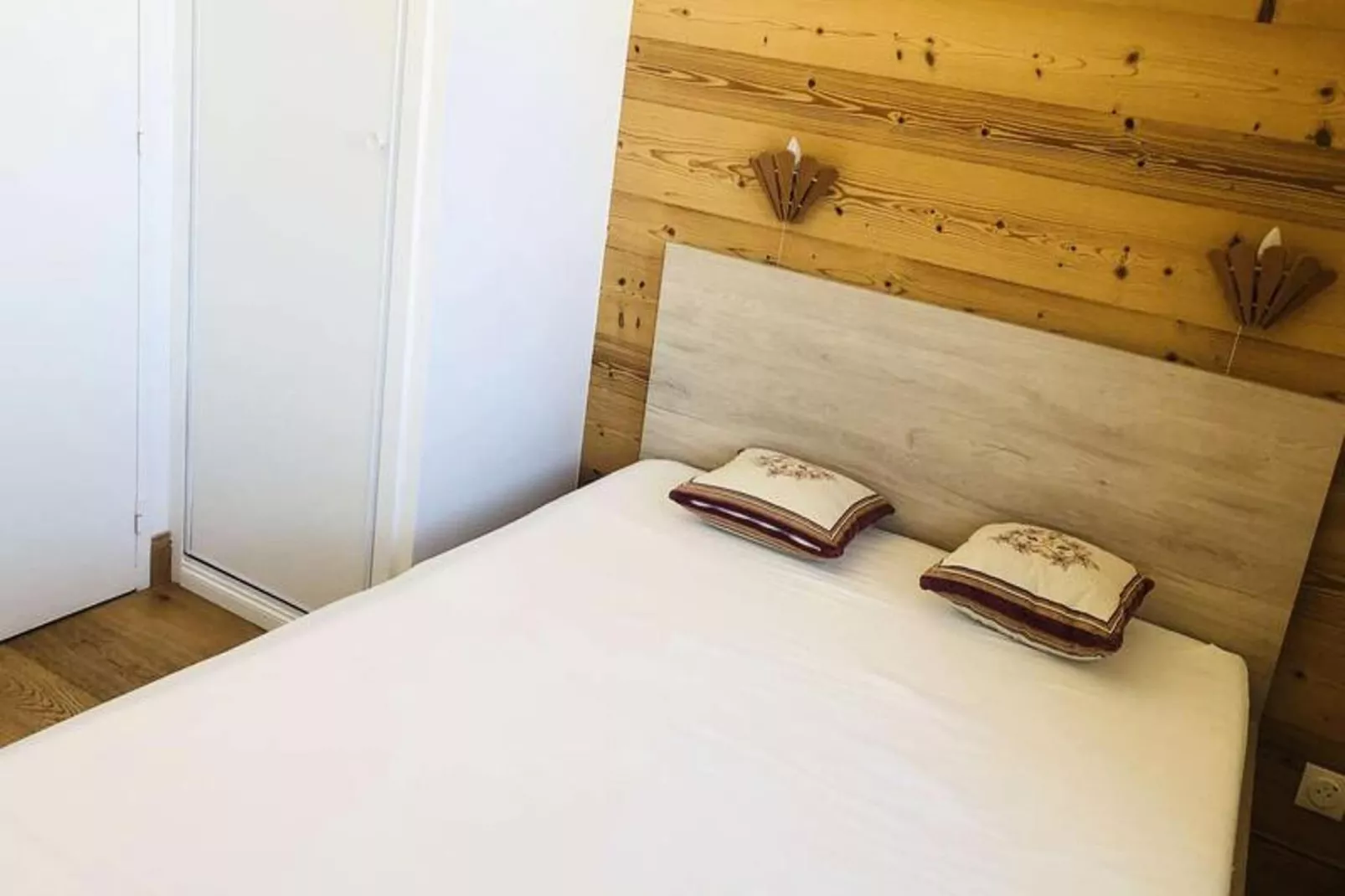 Résidence Camarine-Bedroom