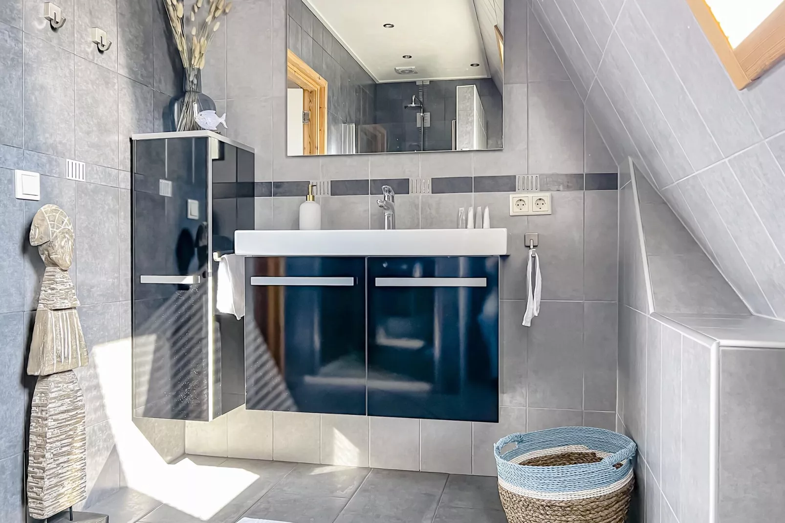 Groepswoning 2-11 personen aan het Zuidlaardermeer in Groningen met sloep optie-Bathroom
