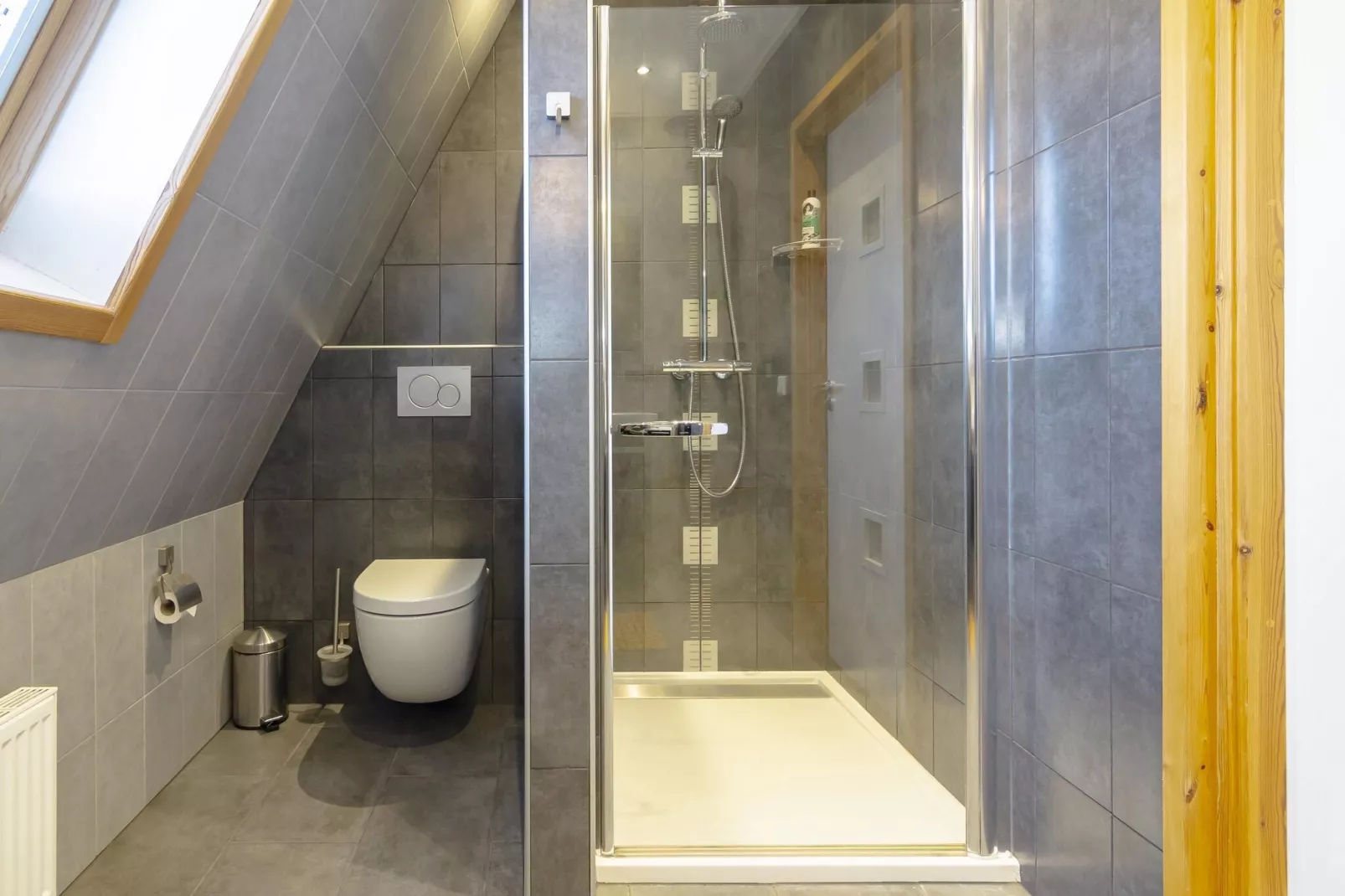Groepswoning 2-11 personen aan het Zuidlaardermeer in Groningen met sloep optie-Bathroom