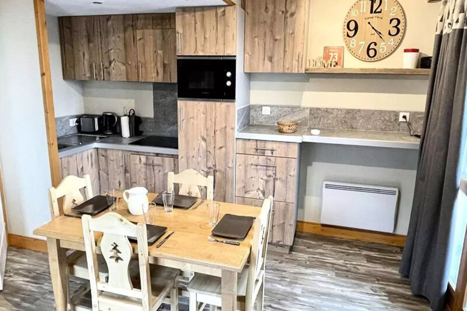 Résidence Valeriane-Salle à manger