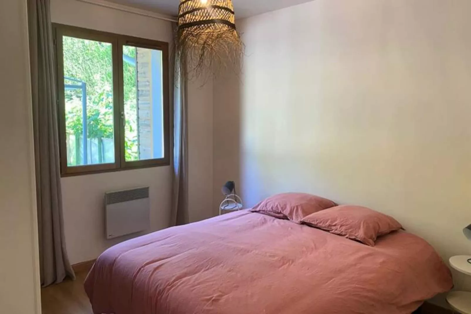 Belle Villa Avec Piscine Jacuzzi Et Vue Lac-Image-tags.