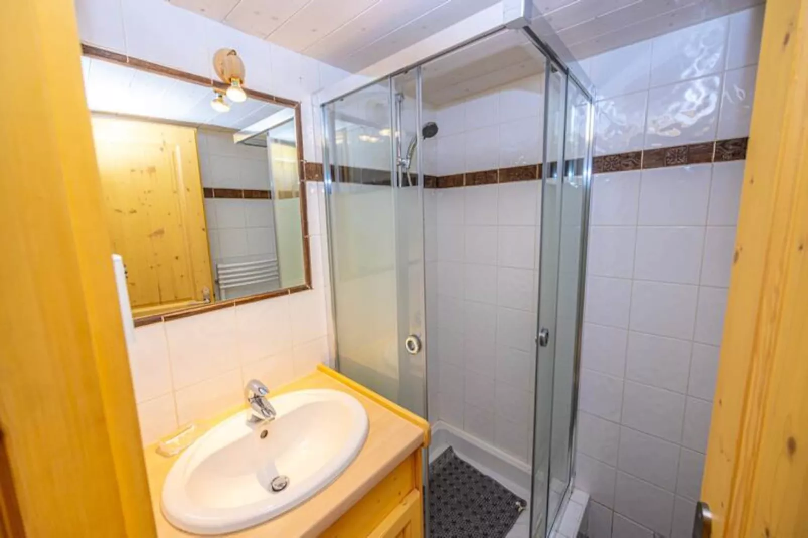 Chalet Deux Tetes-Image-tags.