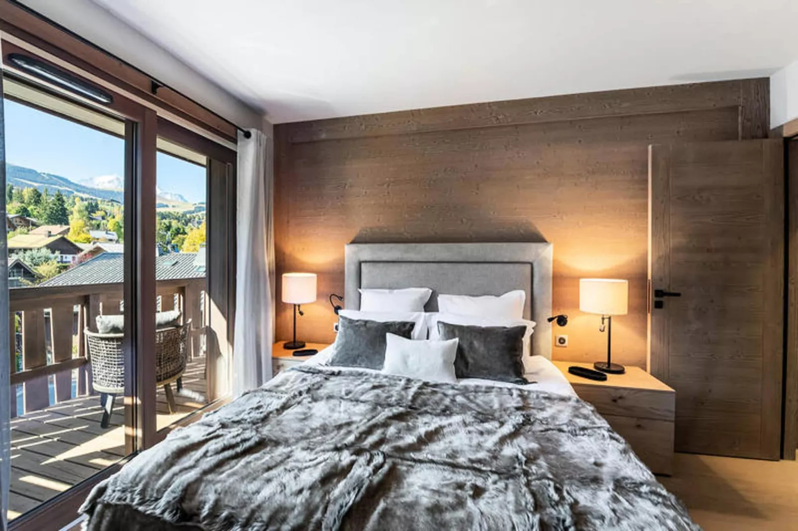 Résidence Stallion D-Exterior in summer