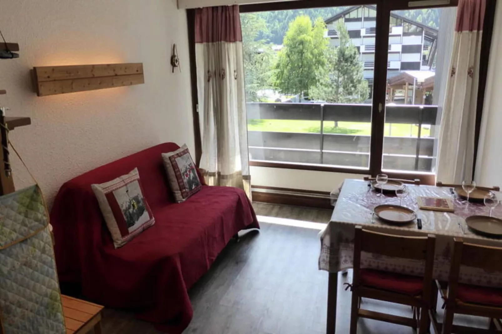 Résidence Le Brulaz-Außenbereich Sommer