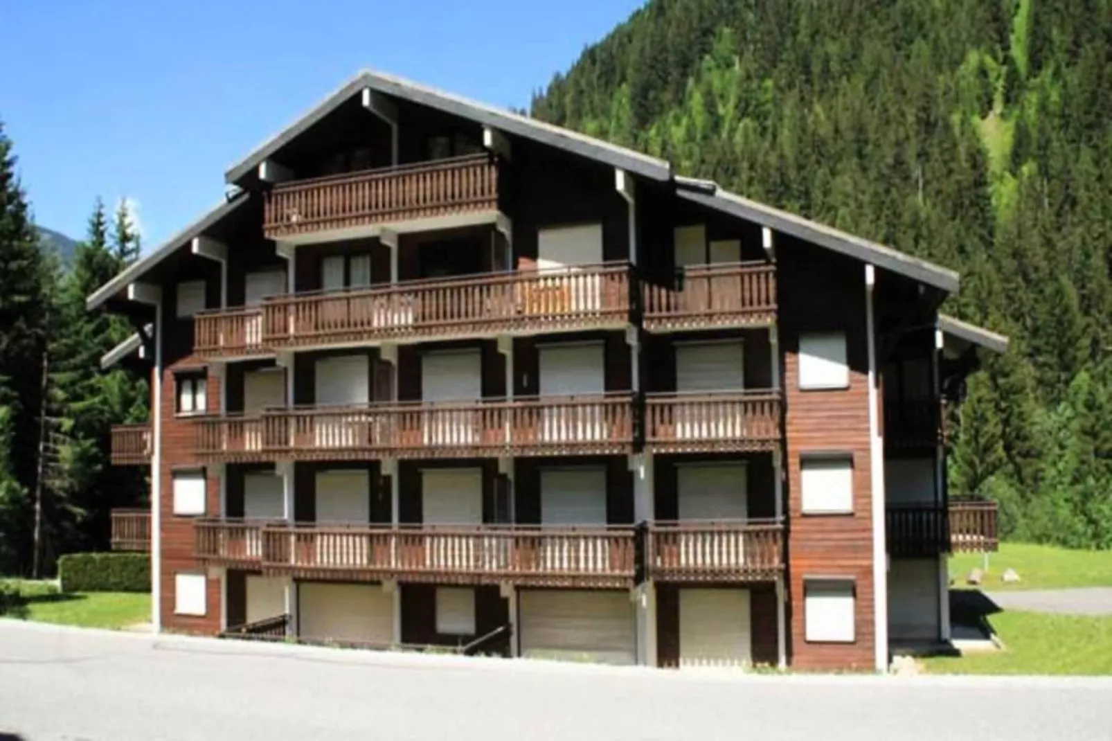 Résidence Le Perce-neige-Außenbereich Sommer