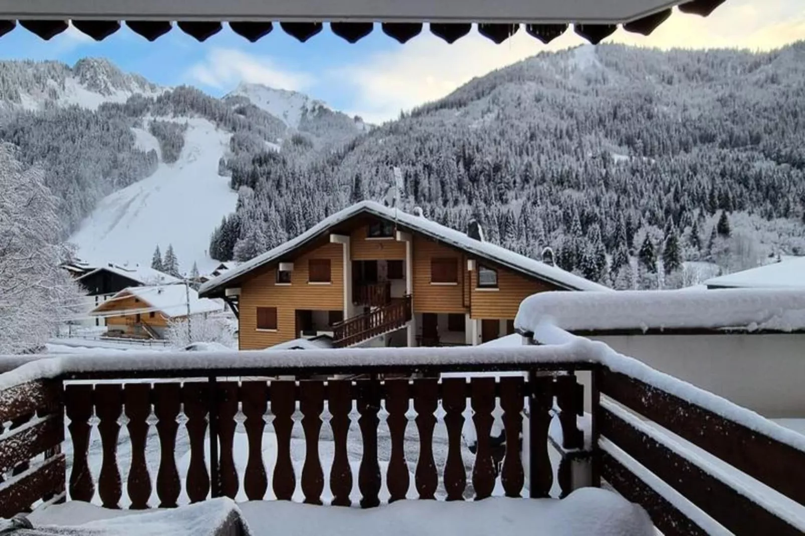 Résidence Les Perthuis-Exterior in summer