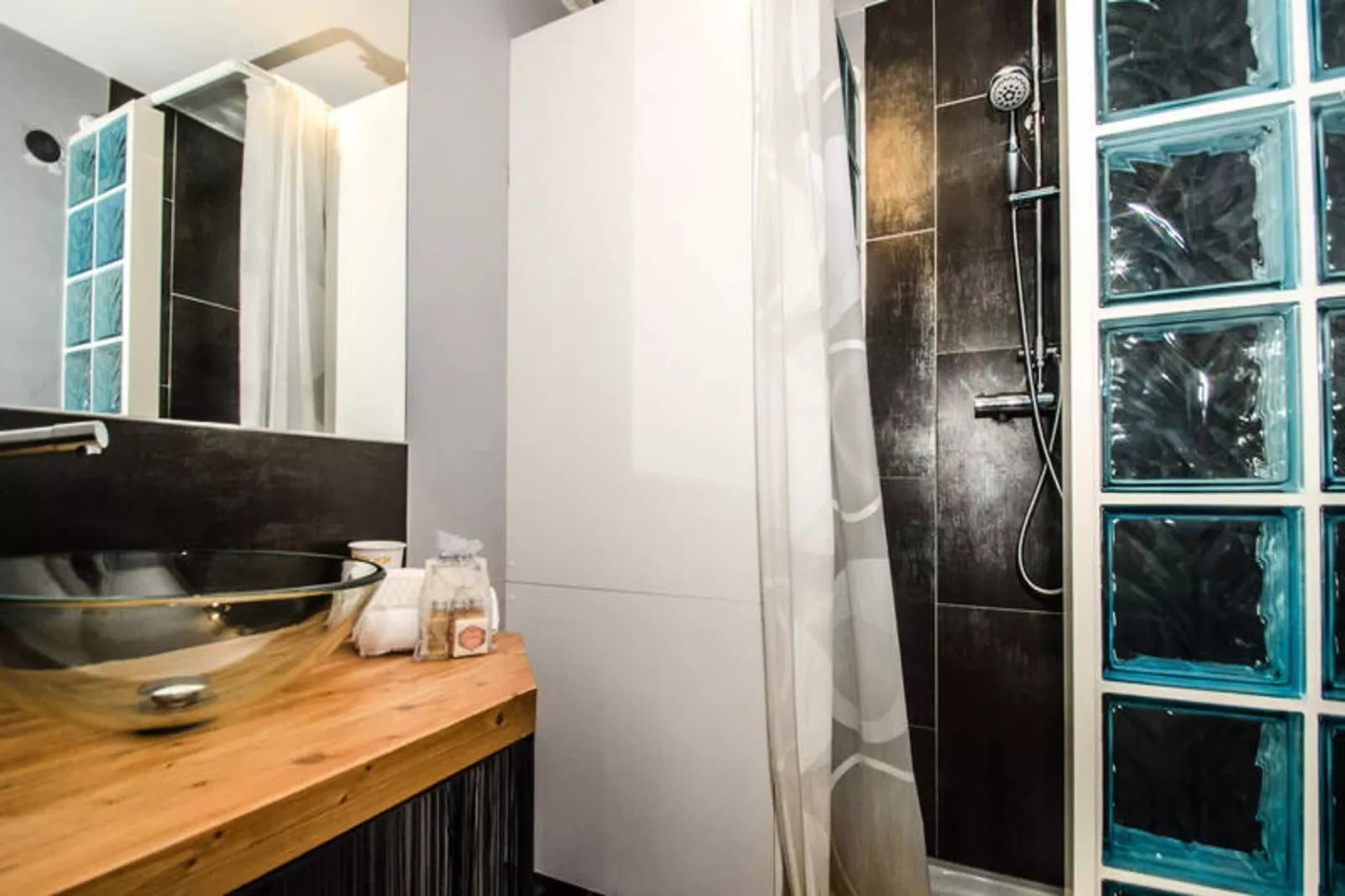 Résidence Pavilon-Bathroom