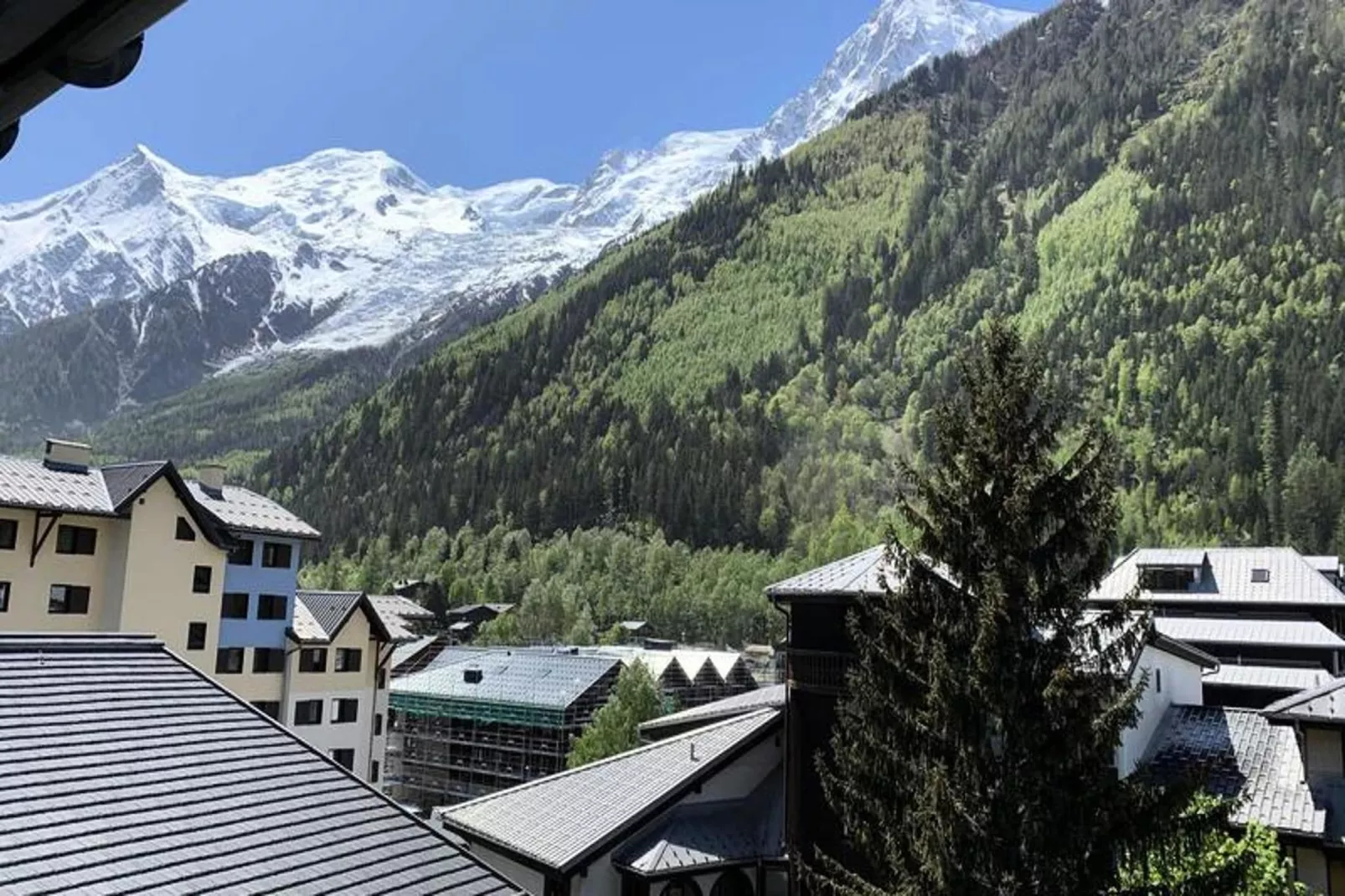 Résidence Riviere-View in summer