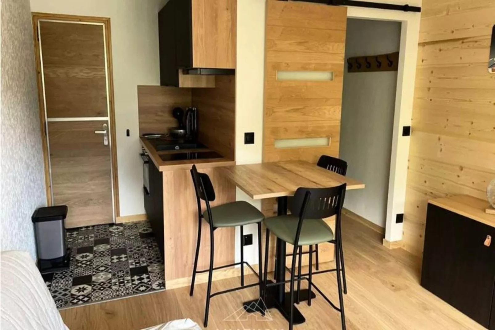 Résidence Eparvi-Dining room