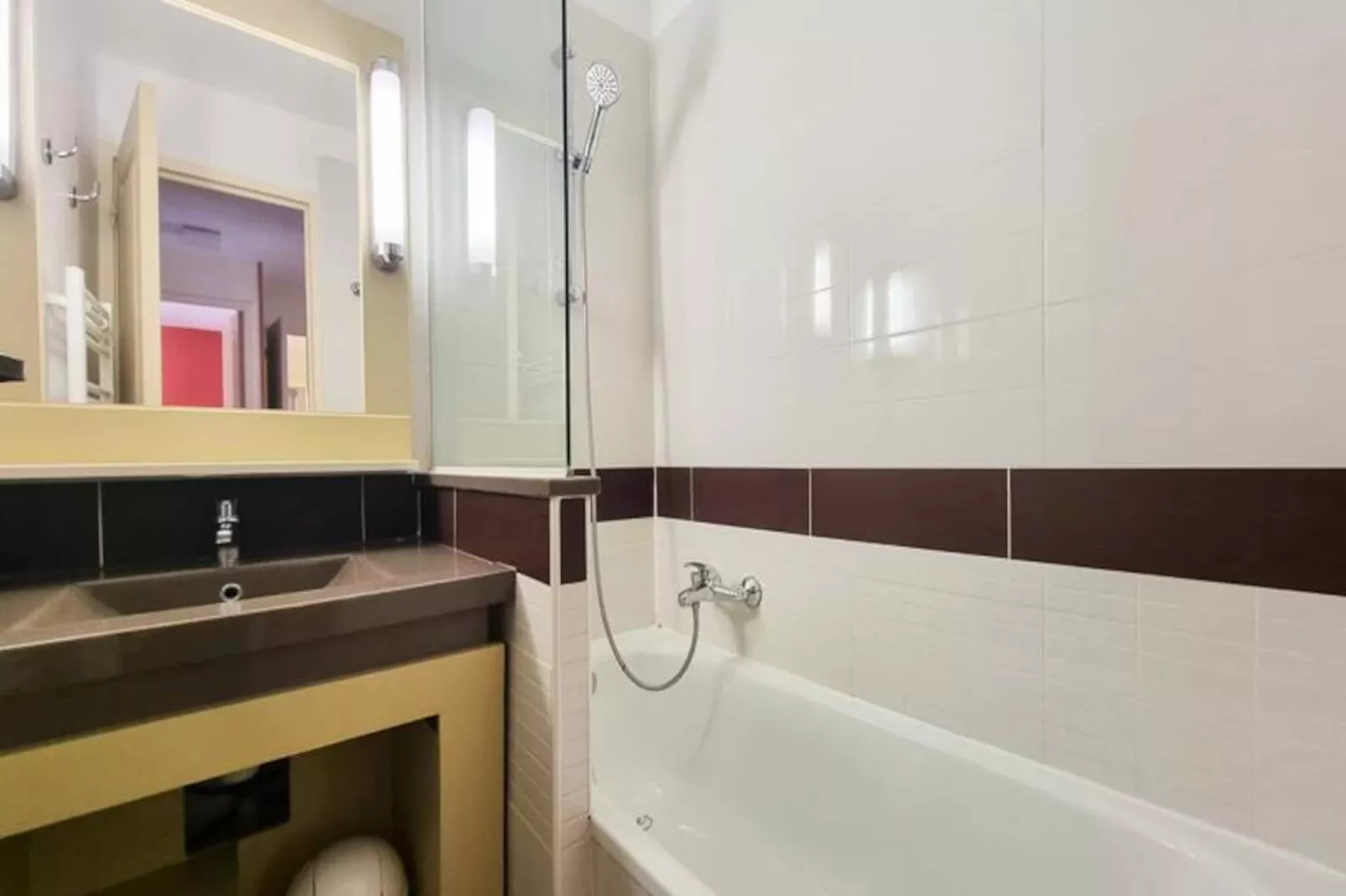 Appartement 6 Pers Vue Mer Pr&egrave;s Des Plages &agrave; Agay-Image-tags.