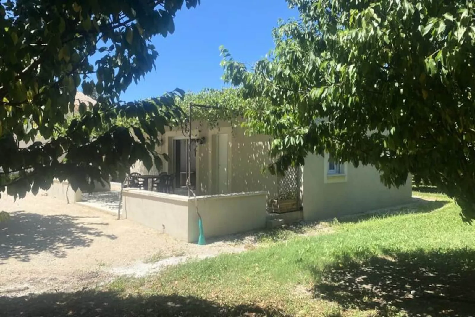 Le Ribbou - Isle-sur-la-sorgue-Image-tags.