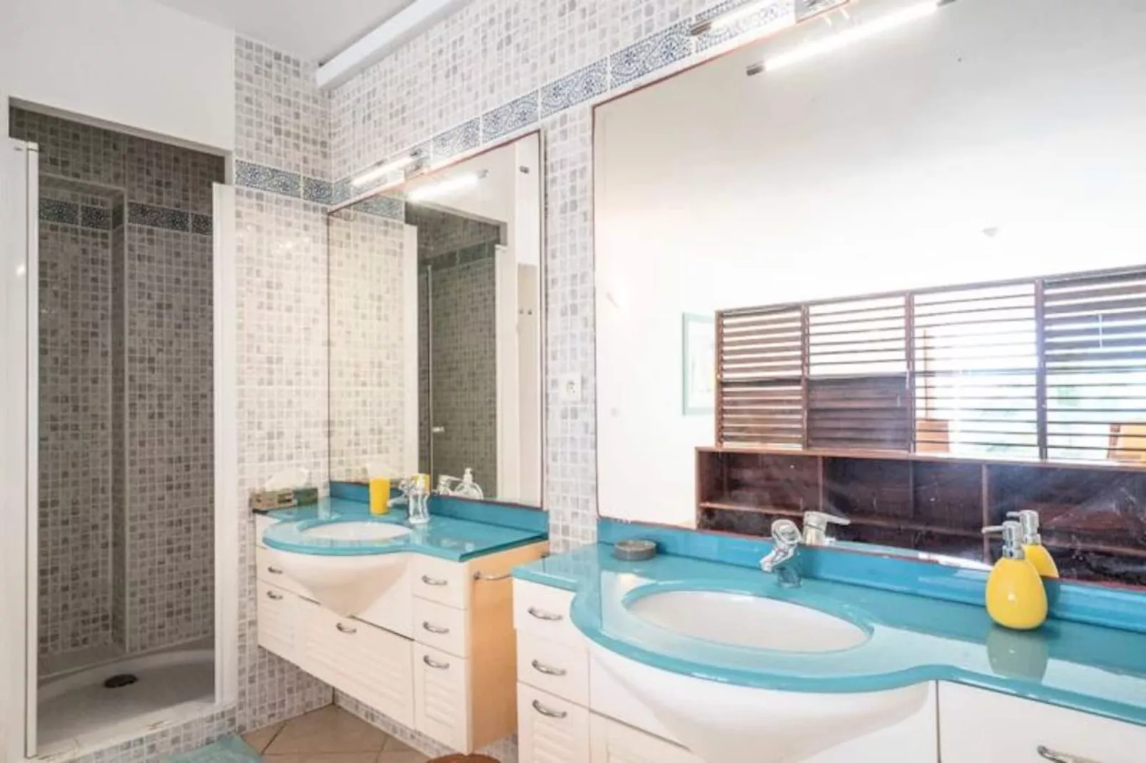 Villa Nora-Image-tags.