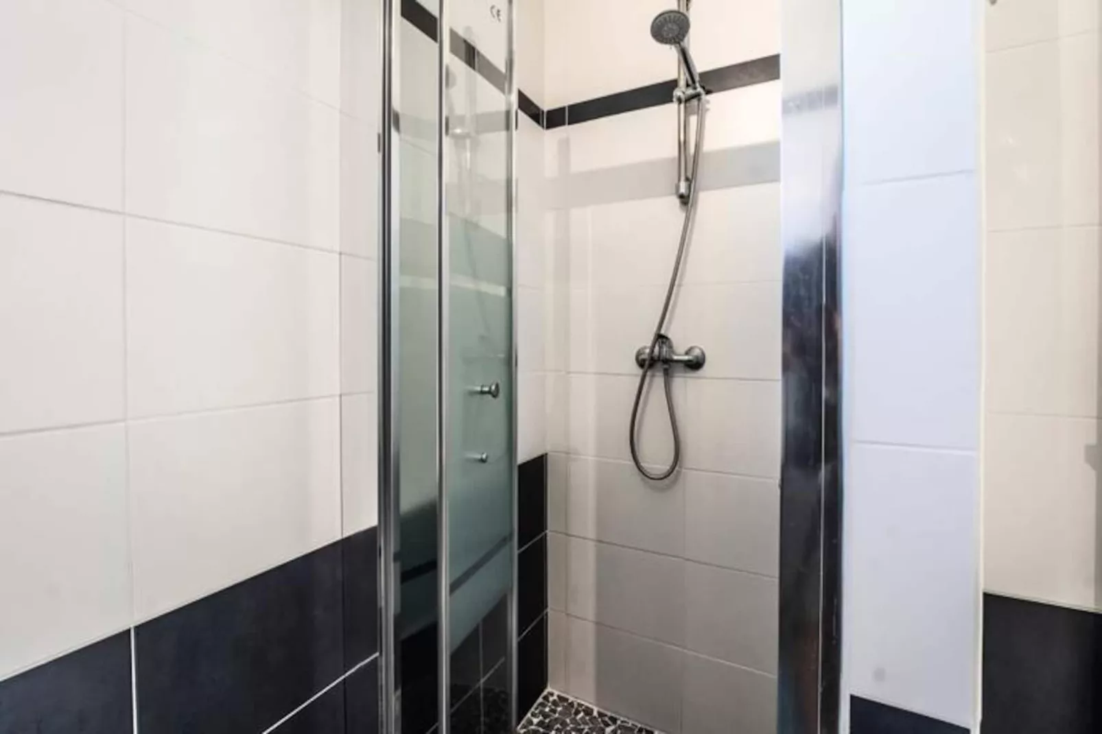 Bungalow Monarque-Image-tags.