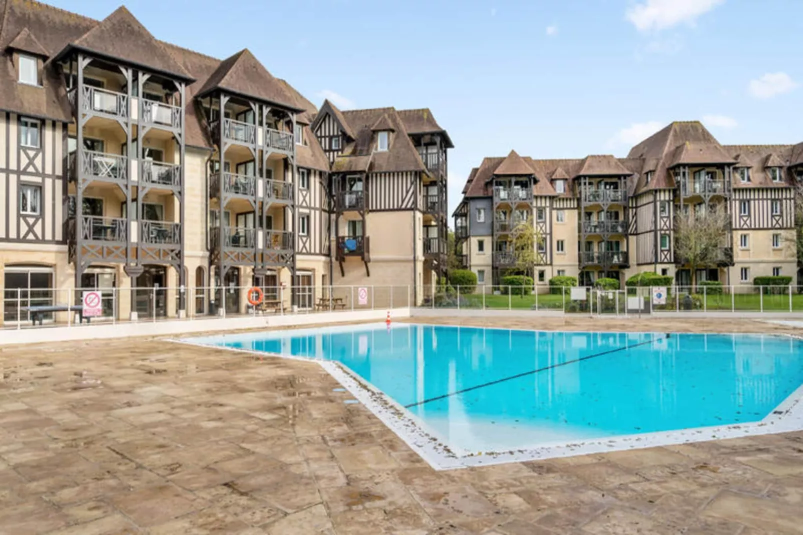 La Résidence du Golf - maeva Home-Swimming pool