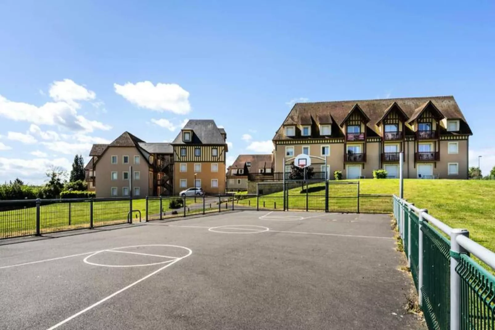 La Ferme de Deauville - maeva Home-Außenbereich Sommer