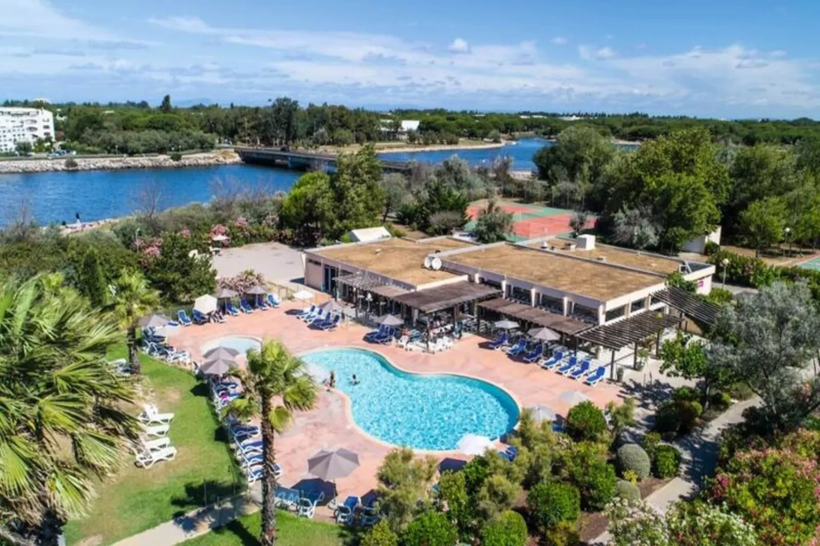 SOWELL Résidences Les Sablons***-Swimming pool