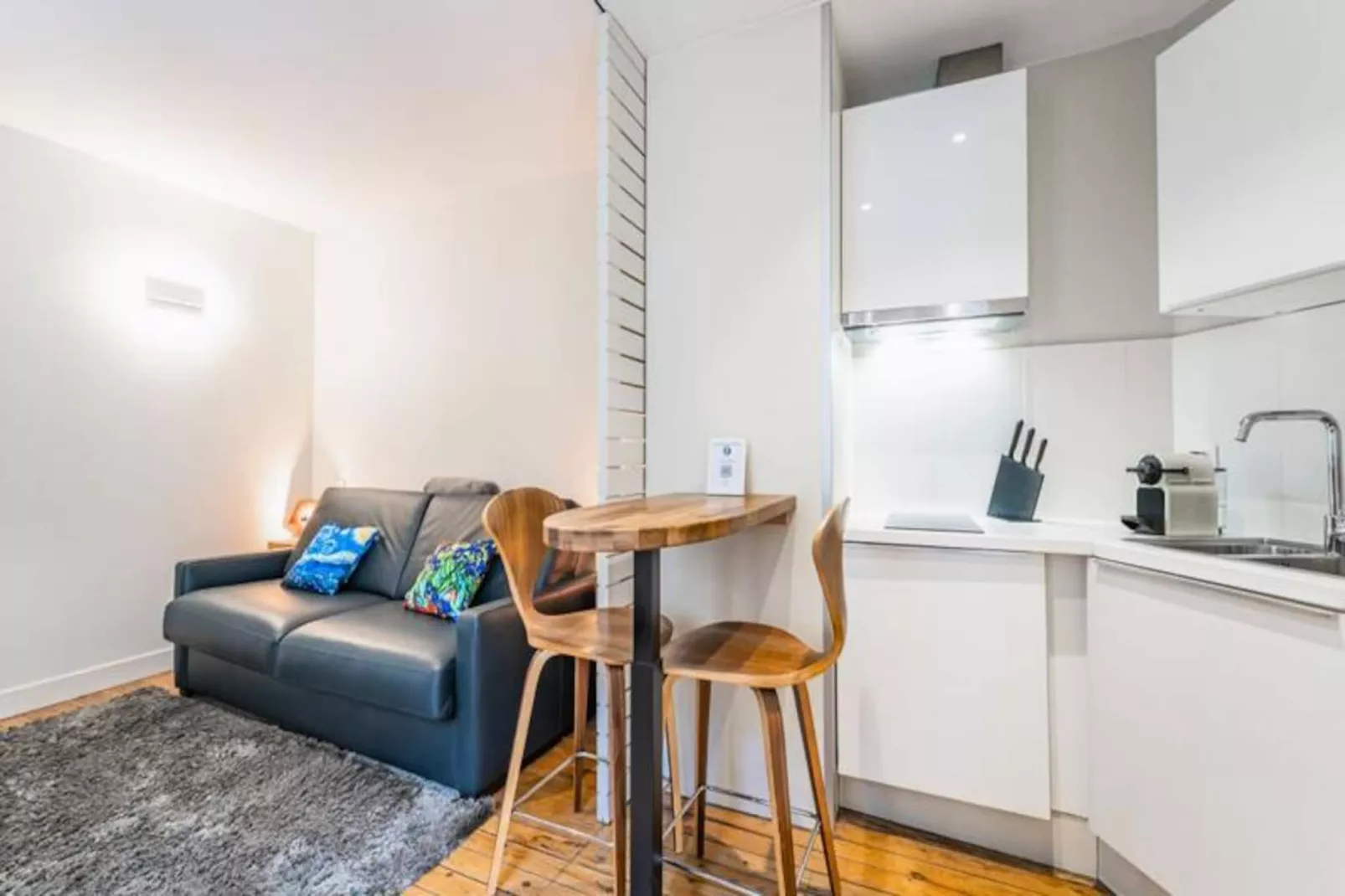 Confortable Studio De Standing Tr&egrave;s Bien Situ&eacute; Aux Portes De Quinconces-Image-tags.