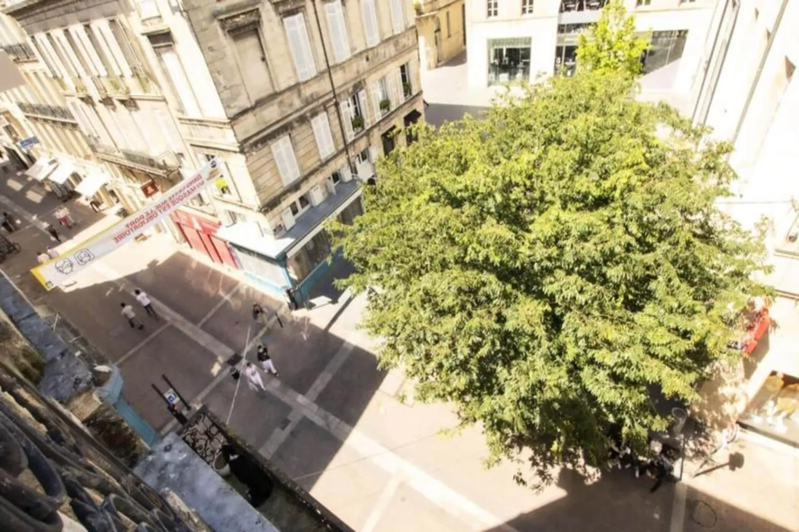 Appartement De Haut Standing Pour 6 Situ&eacute; Au Coeur Du Centre Historique-Exterior in summer