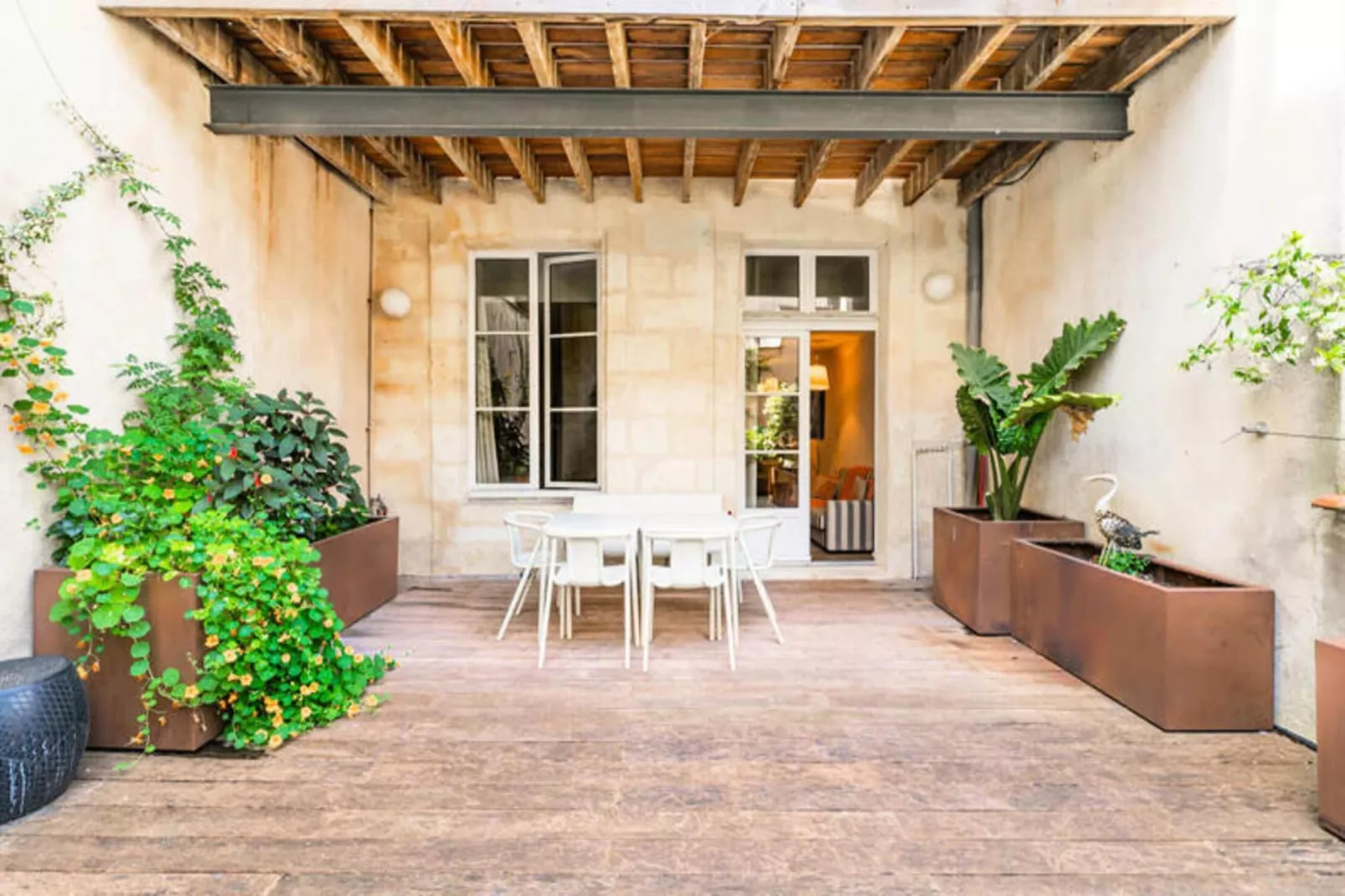 Magnifique Appartement 2 Chambres Avec Terrasse-Exterior in summer