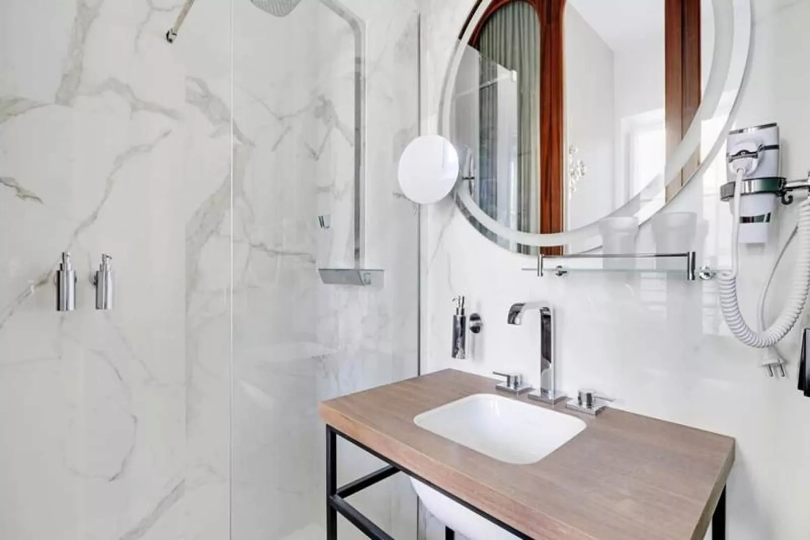 Maison Labruy&egrave;re - Suite Aviau-Exterior in summer