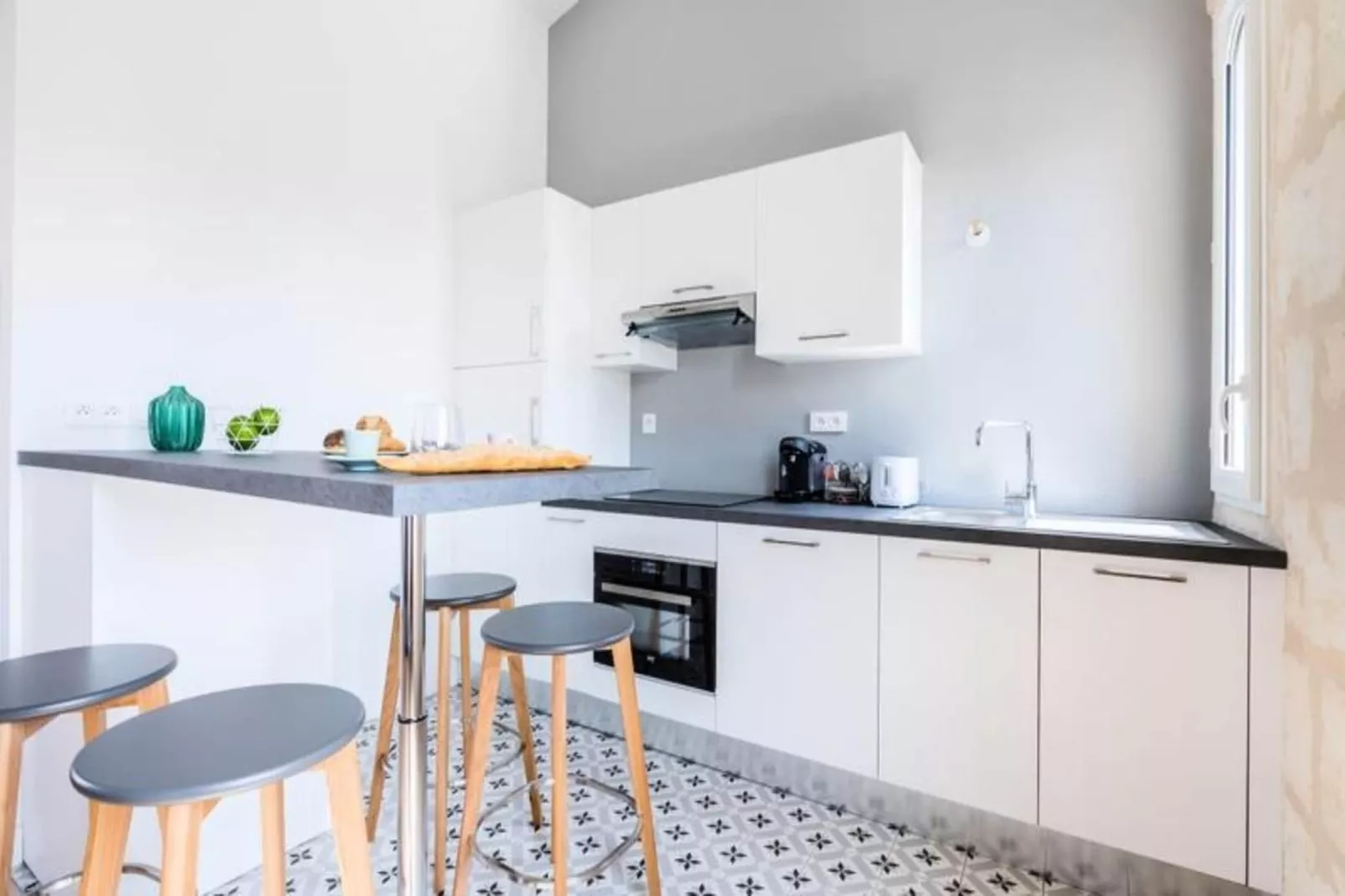 Superbe Appartement En Plein C&oelig;ur Des Chartrons-Kitchen