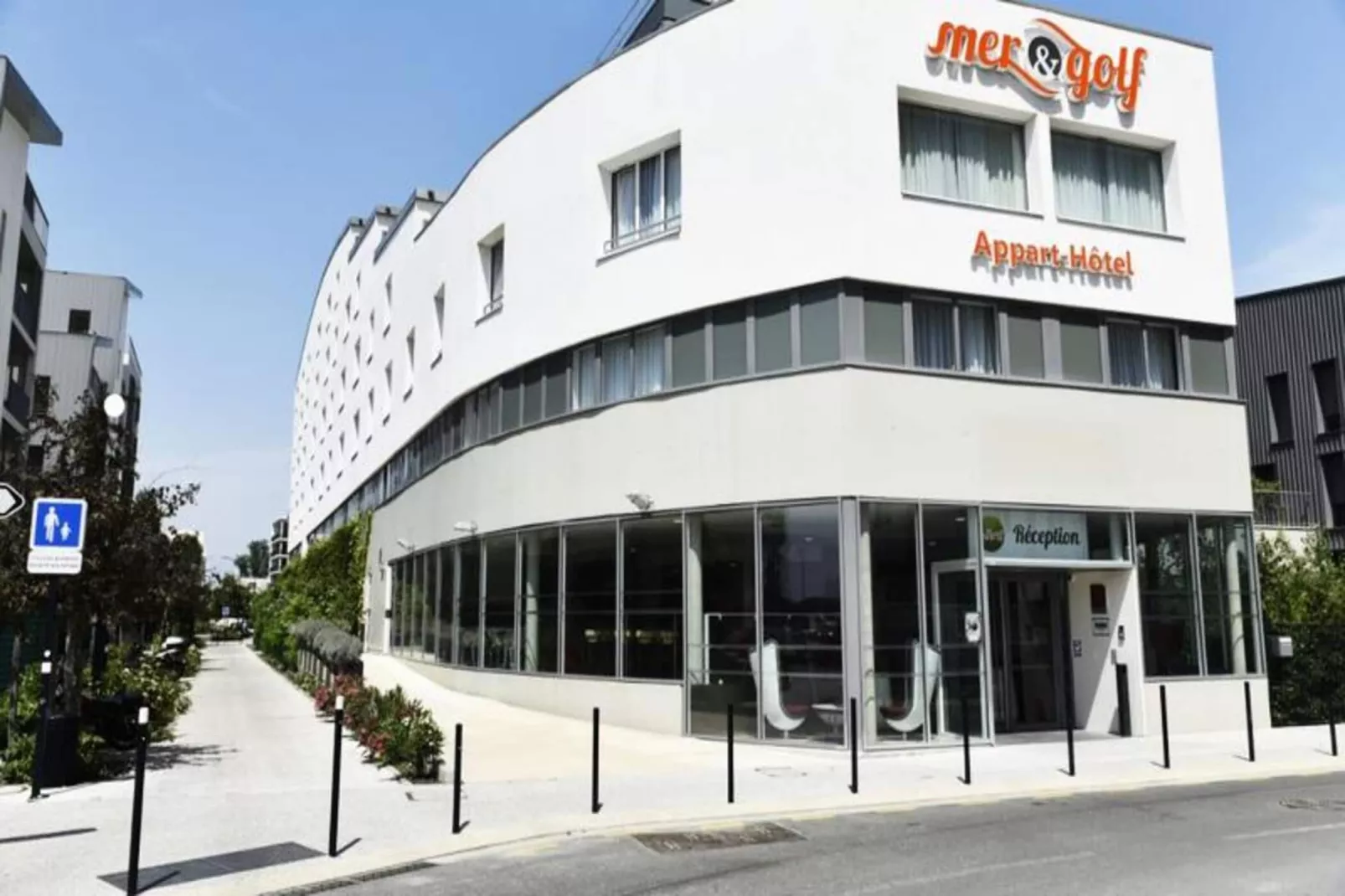 Appart'Hôtel Mer & Golf Bordeaux Bassins à Flot***-Exterior in summer