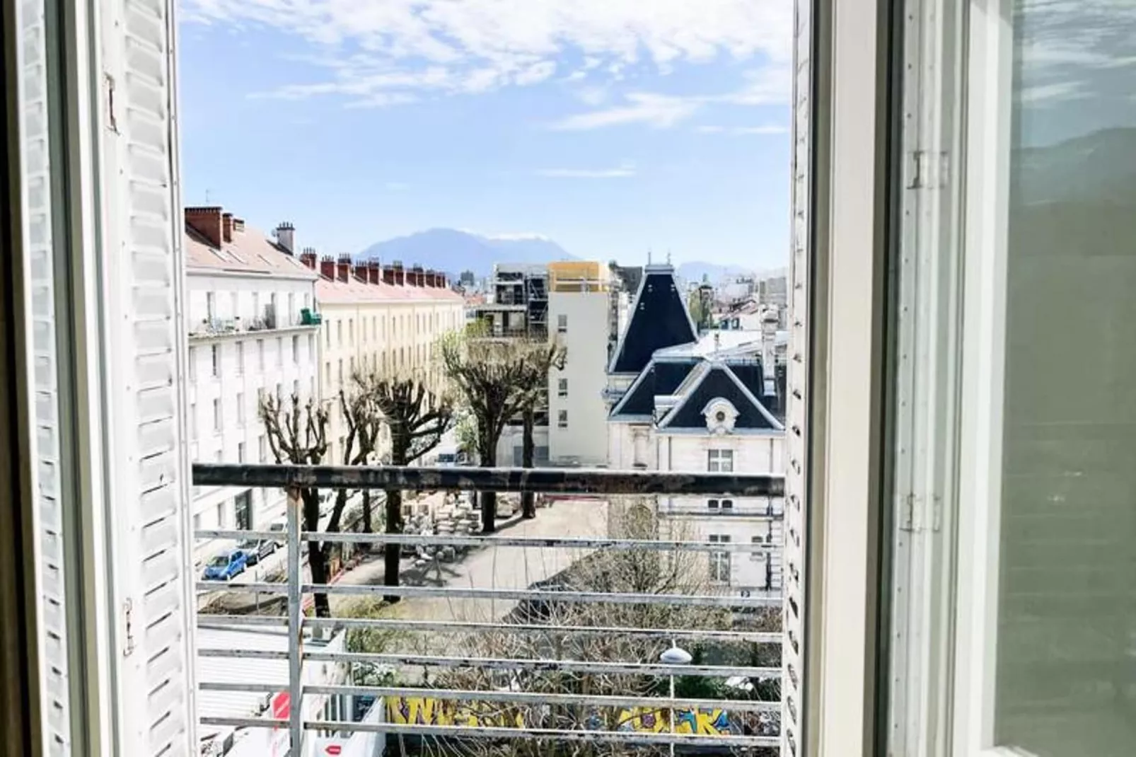 Pretty Light In Grenoble ☀ T2-View in summer