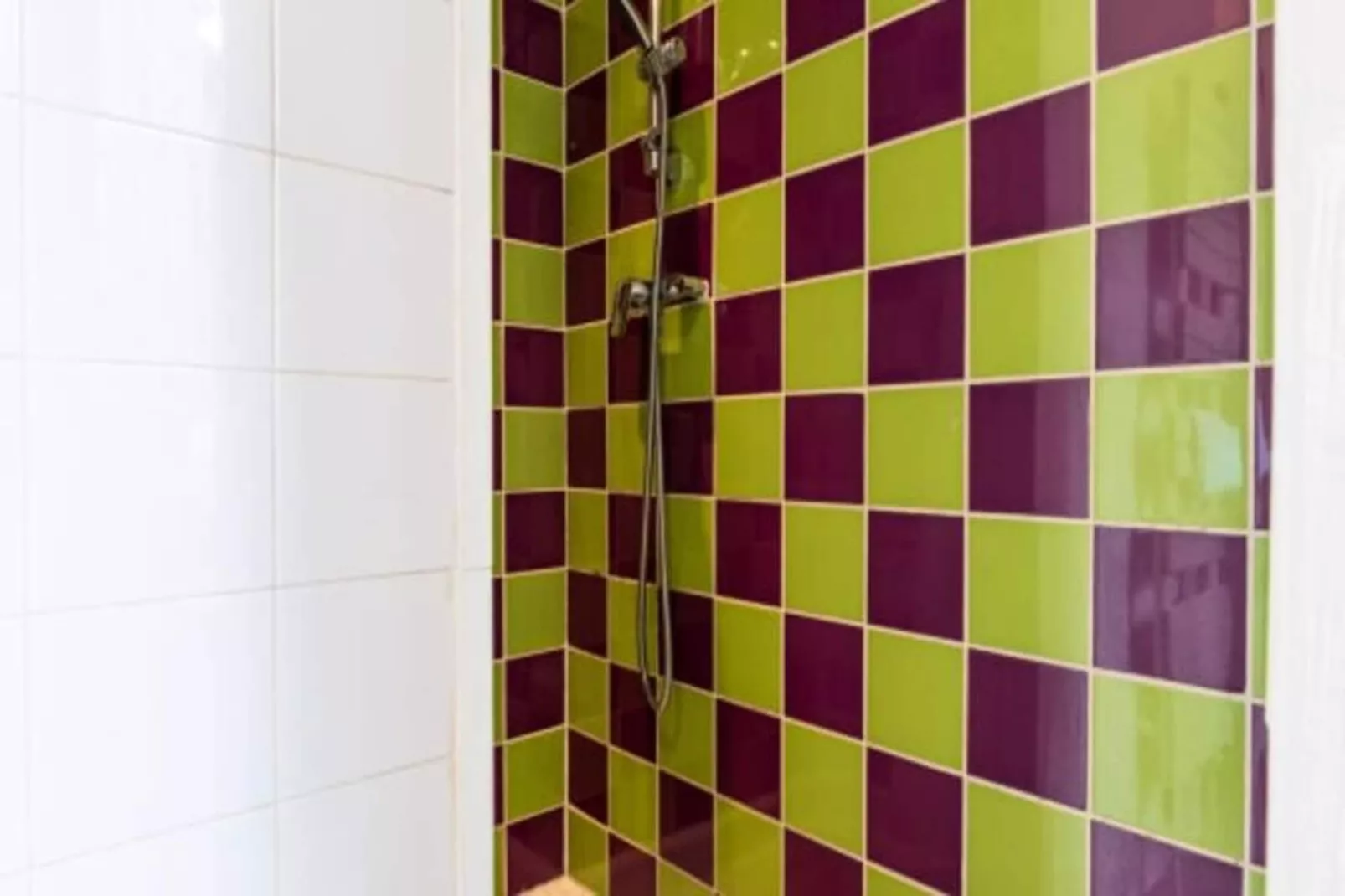 | La Gare Aux 400 Couverts 🚅 | Gare, Gem, Tramway-Salle de bain