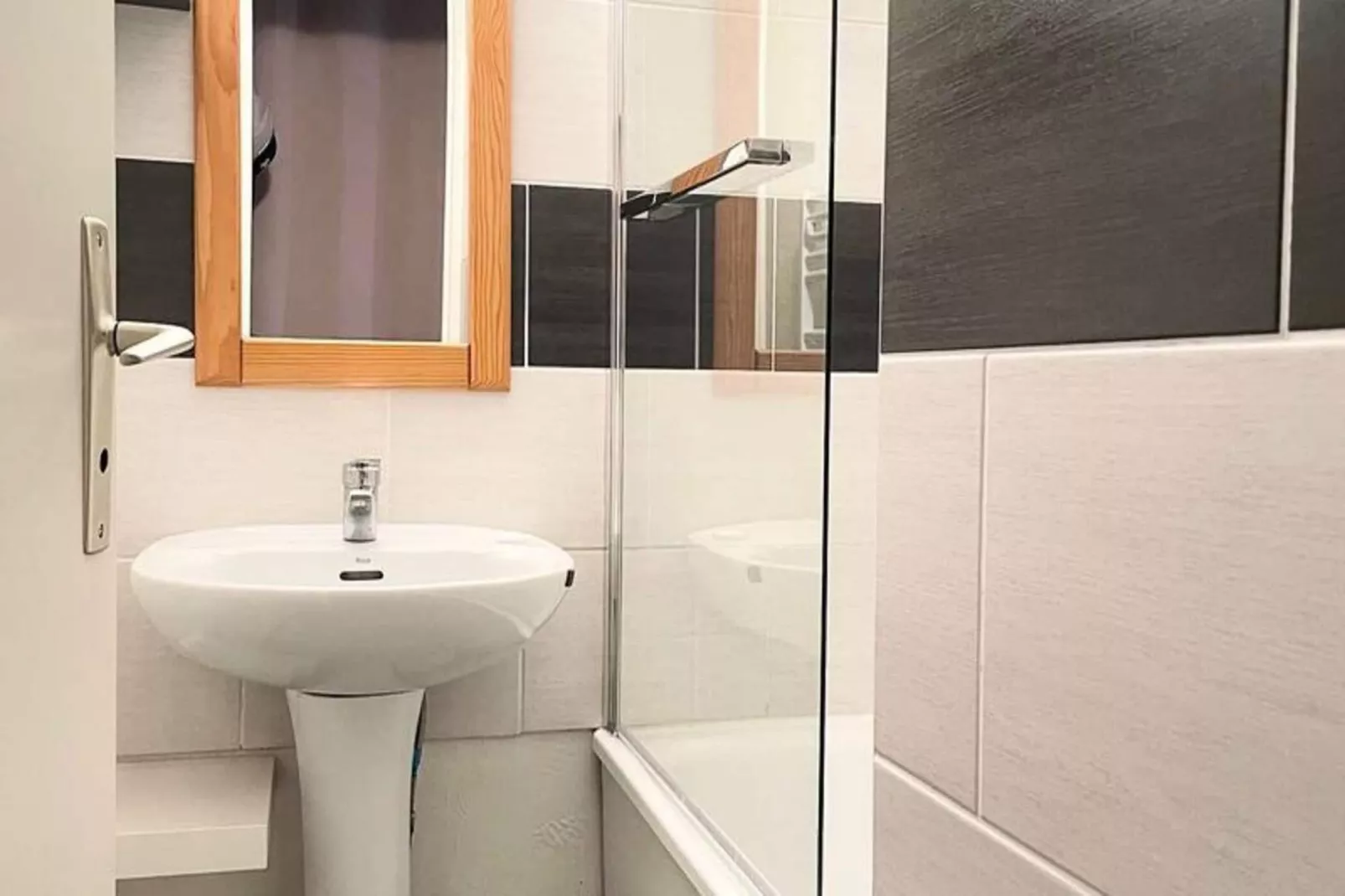 Résidence Arc En Ciel C-Salle de bain