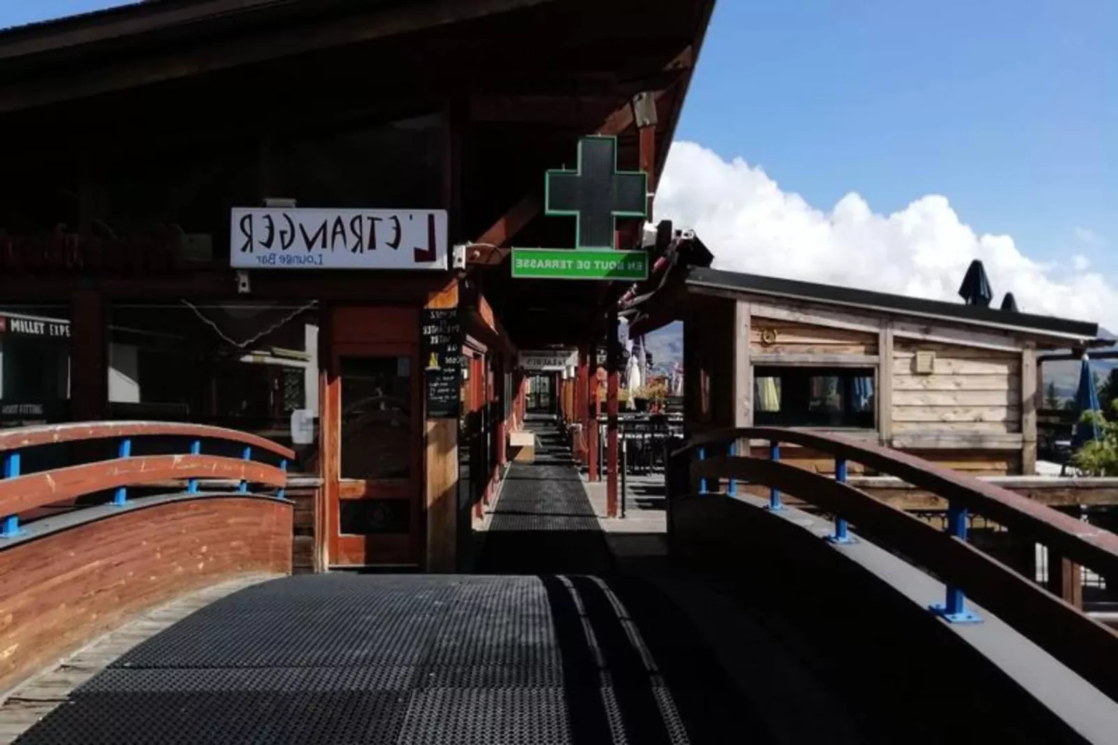 Résidence Villa La Ferme-Exterior in summer
