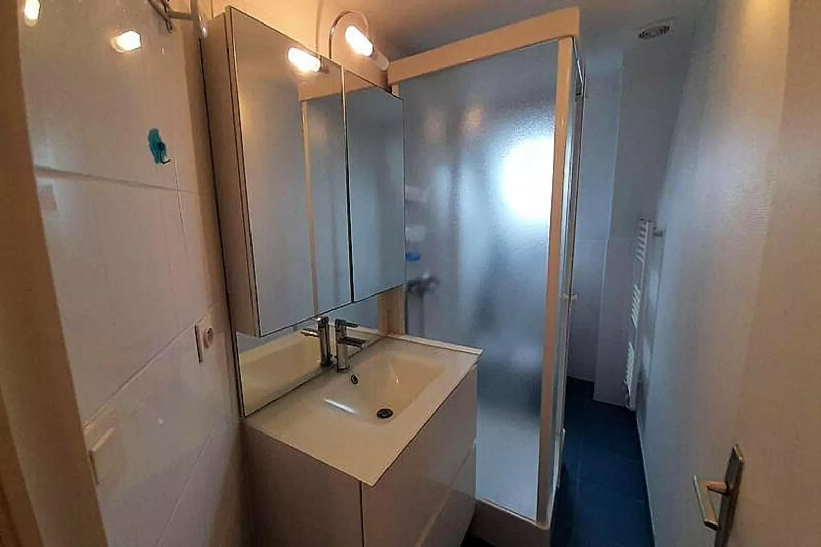 Résidence Kermaria-Bathroom