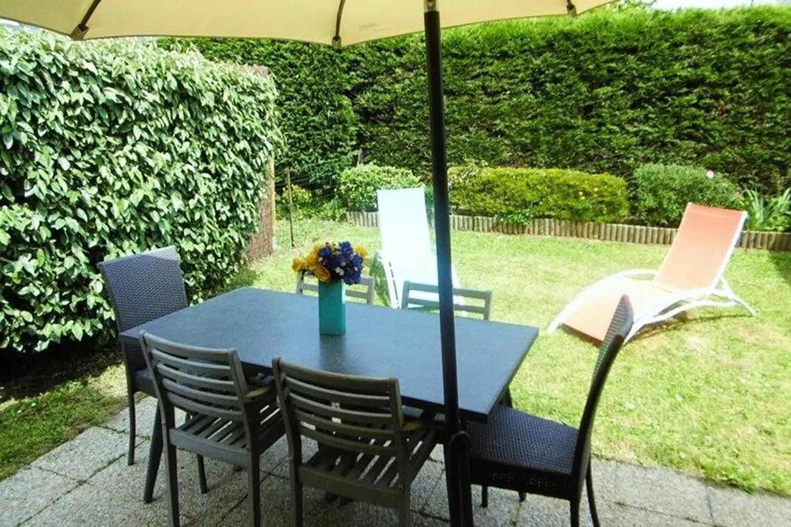 Résidence Duguay Trouin-Gardens in summer